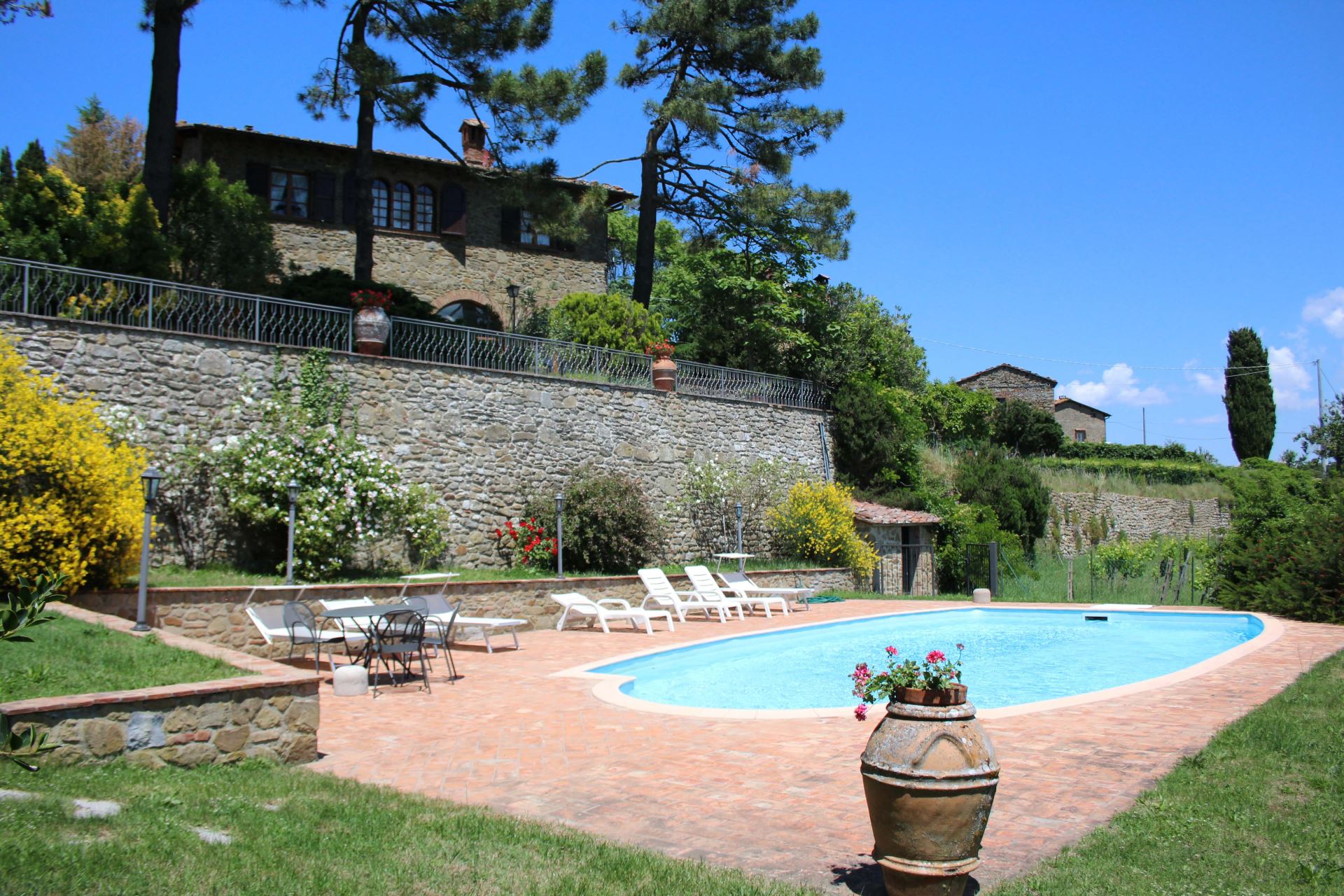 VILLEN MIT POOL PALAZZOLO 6 MONTE SAN SAVINO TOSCANA