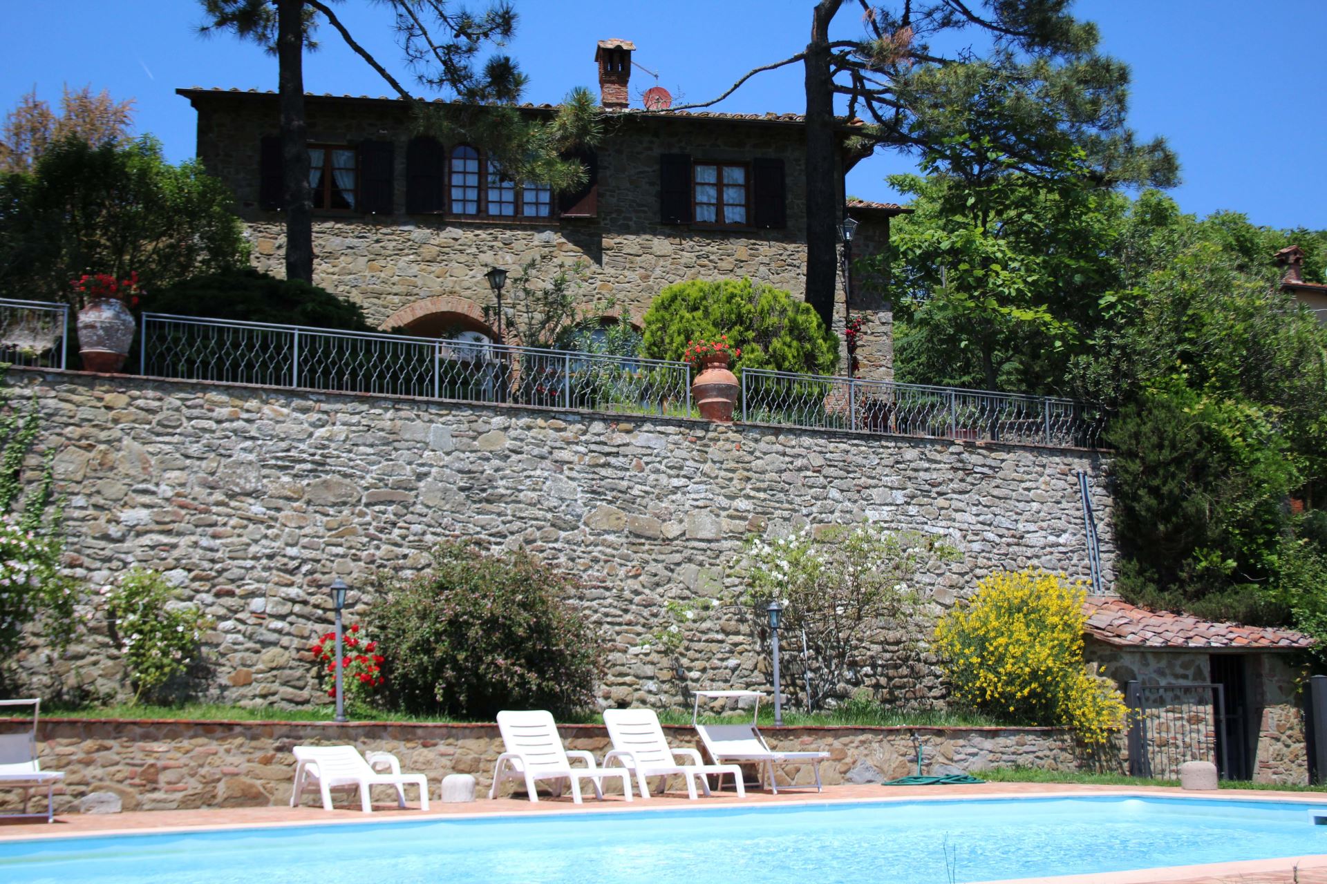 VILLEN MIT POOL PALAZZOLO 6 MONTE SAN SAVINO TOSCANA