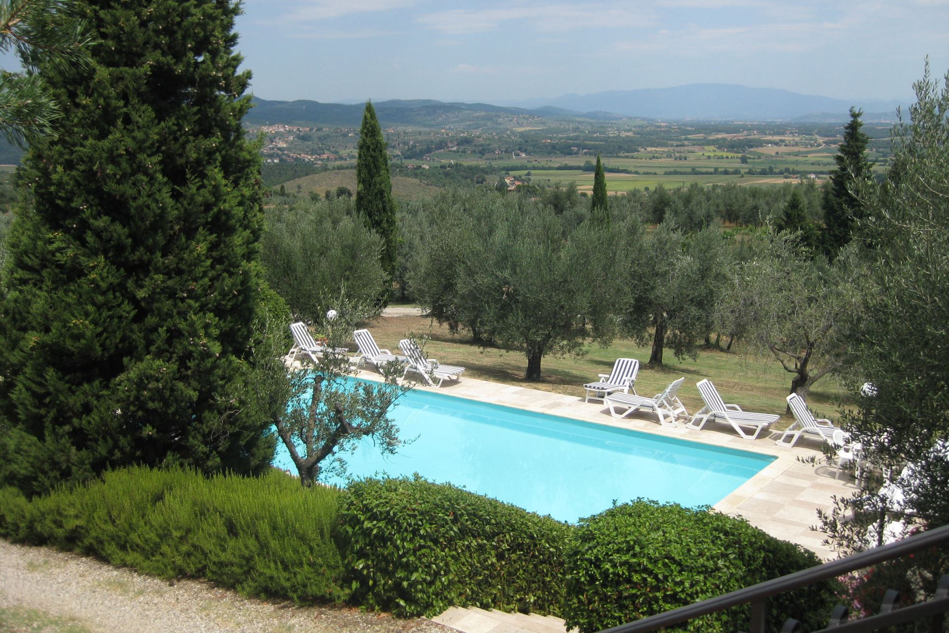 VILLAS WITH POOL LA MAESTA MONTE SAN SAVINO TOSCANA