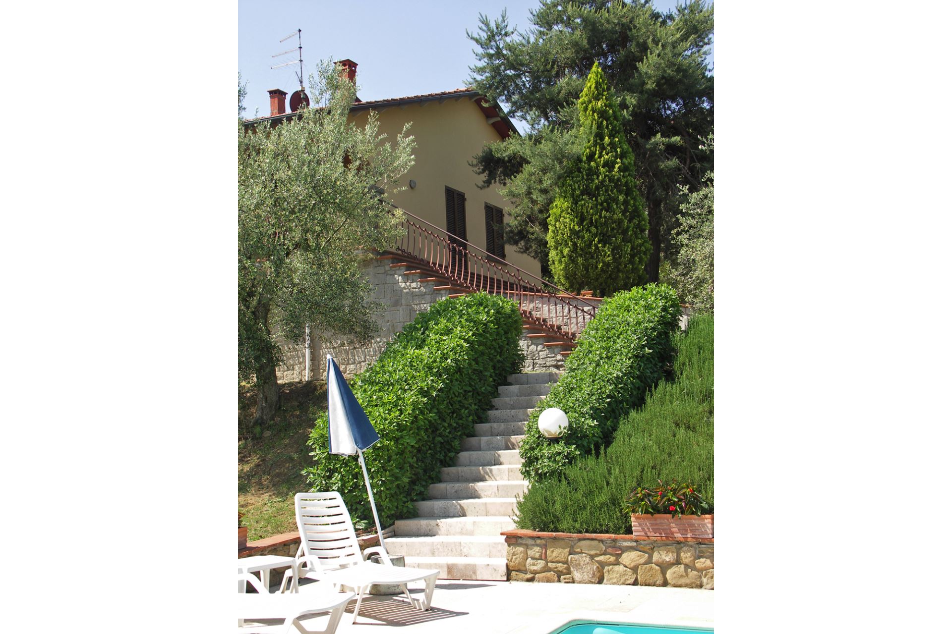 VILLAS WITH POOL LA MAESTA MONTE SAN SAVINO TOSCANA