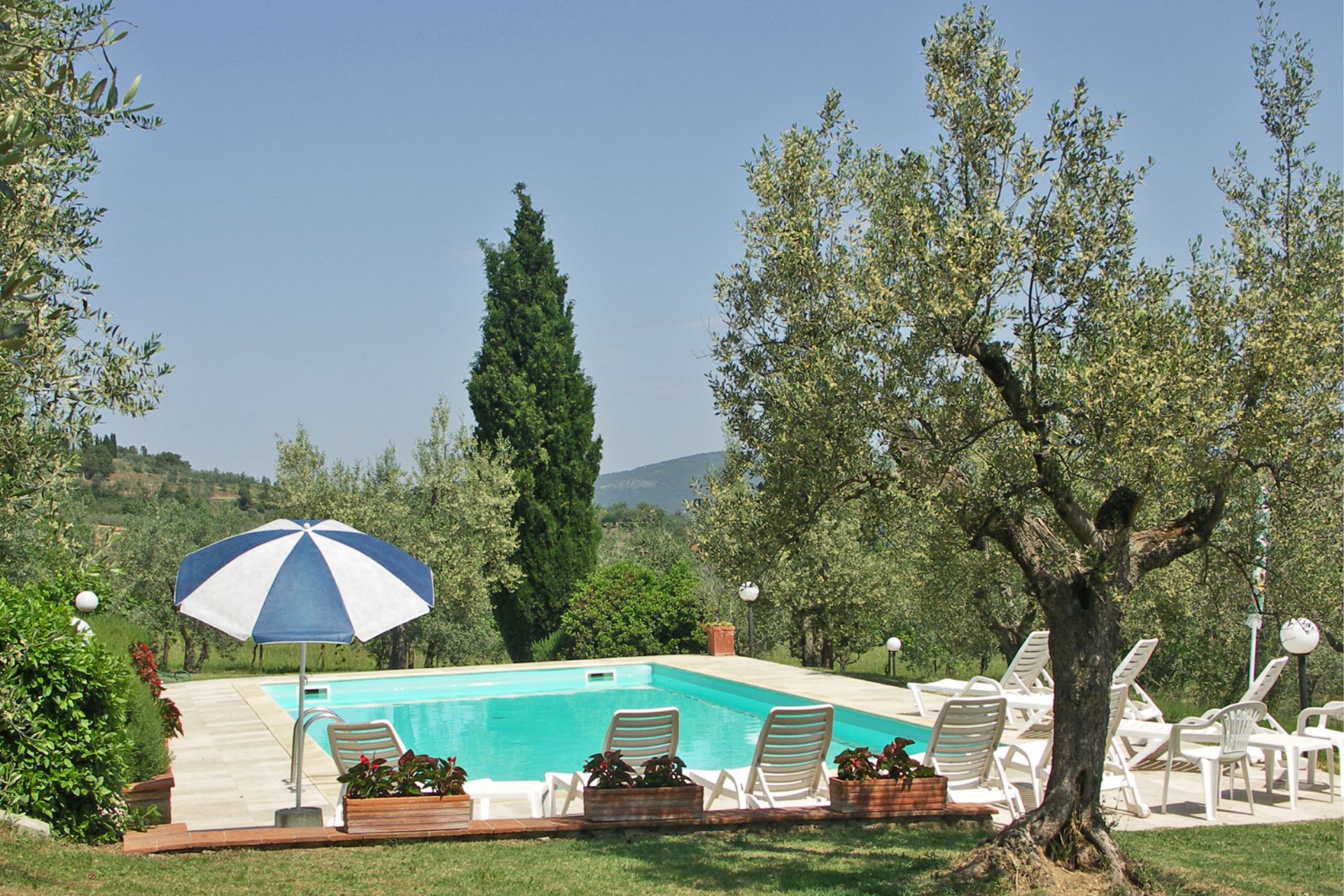 VILLAS WITH POOL LA MAESTA MONTE SAN SAVINO TOSCANA