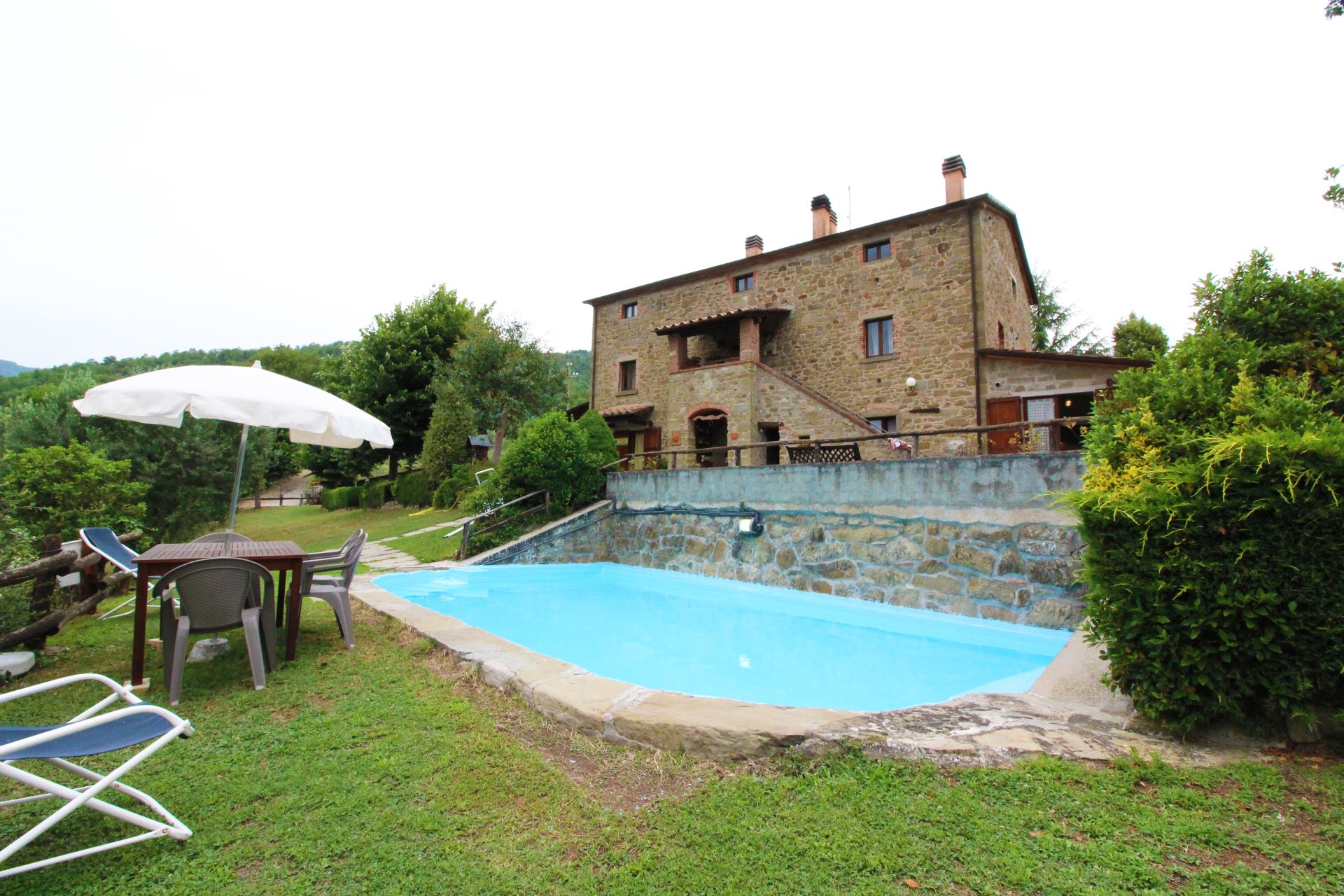VILLEN MIT POOL CASALE AIOLA CORTONA TOSCANA