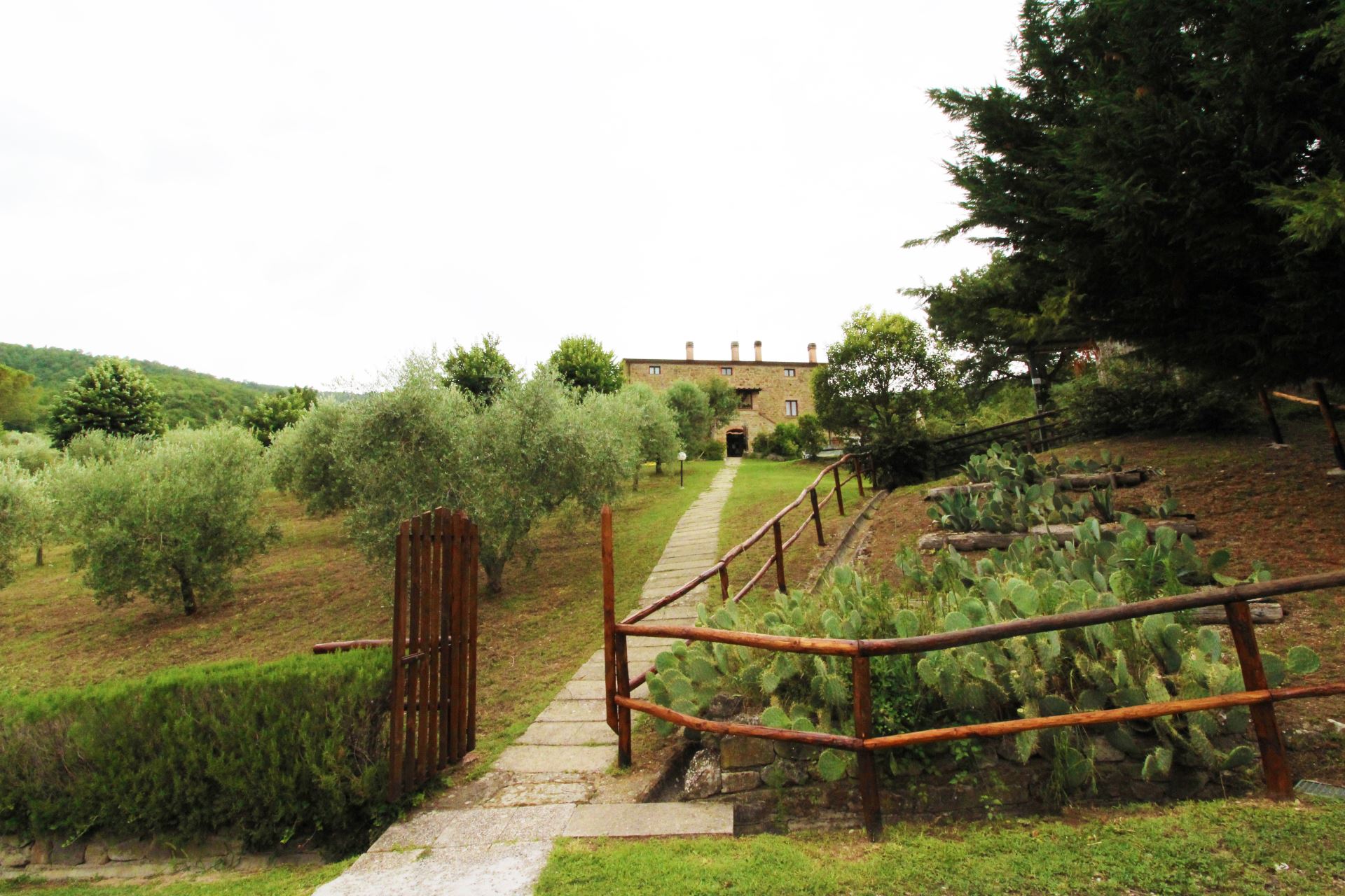 VILLEN MIT POOL CASALE AIOLA CORTONA TOSCANA