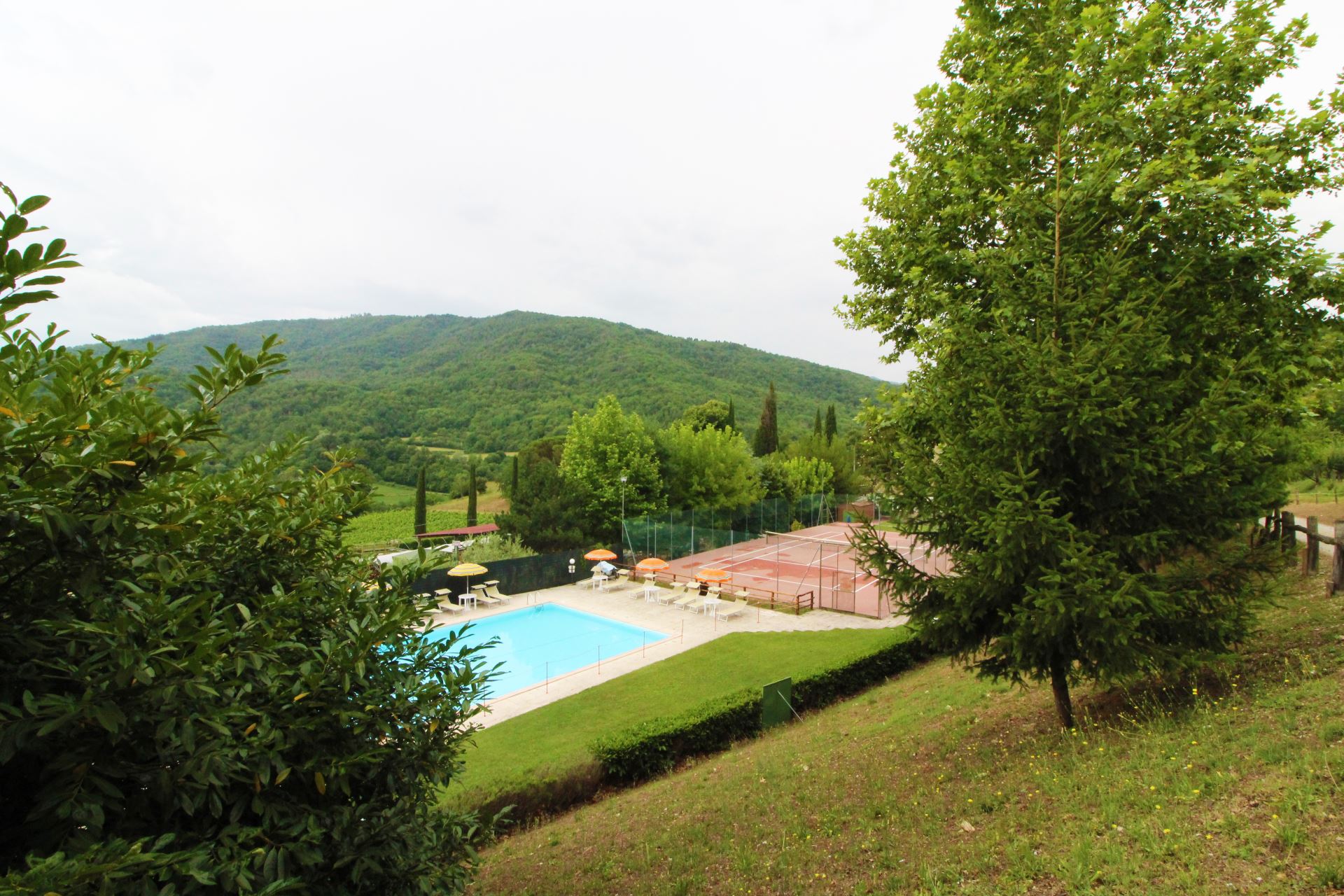 VILLEN MIT POOL CASALE AIOLA CORTONA TOSCANA