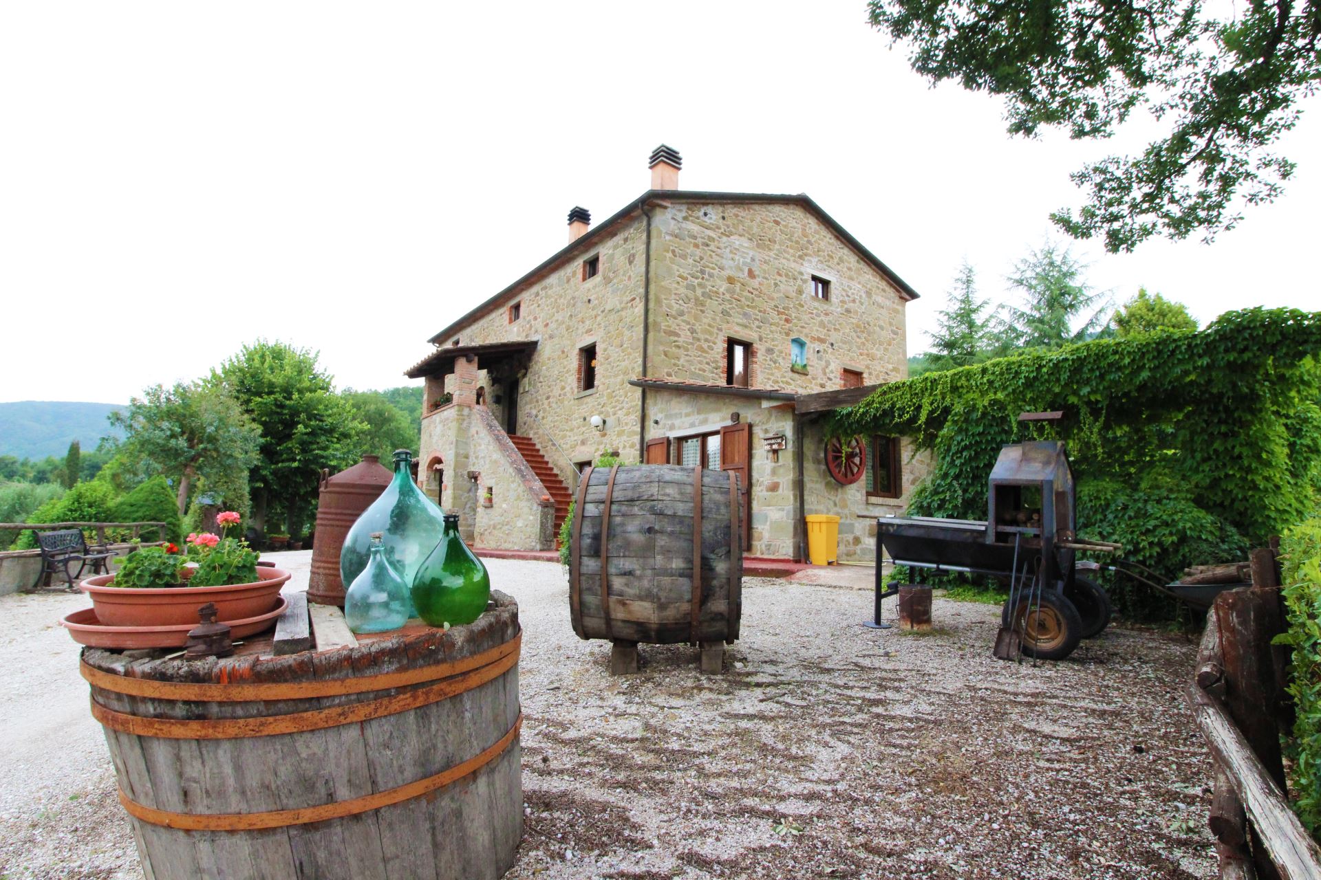 VILLEN MIT POOL CASALE AIOLA CORTONA TOSCANA