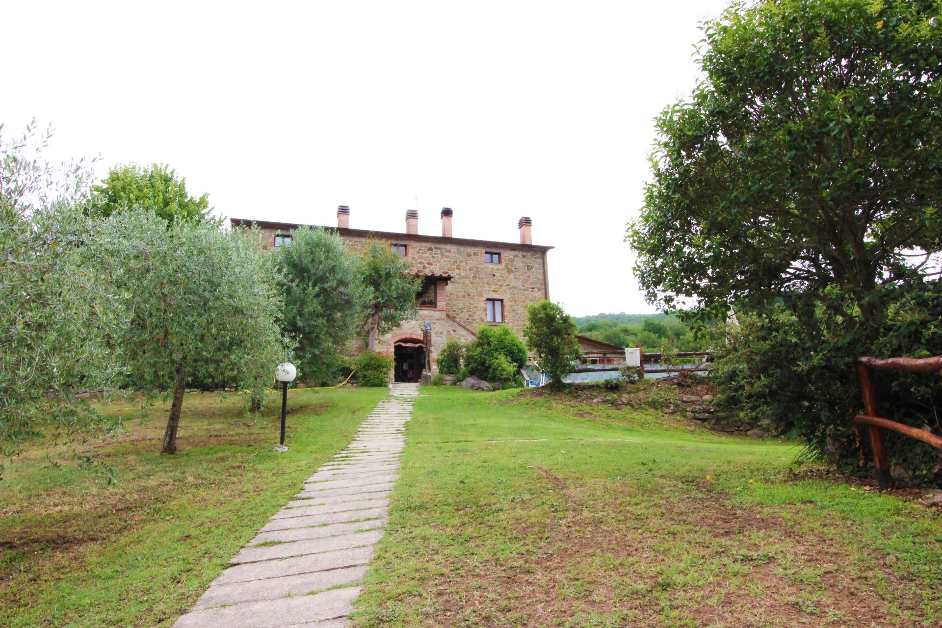 VILLEN MIT POOL CASALE AIOLA CORTONA TOSCANA