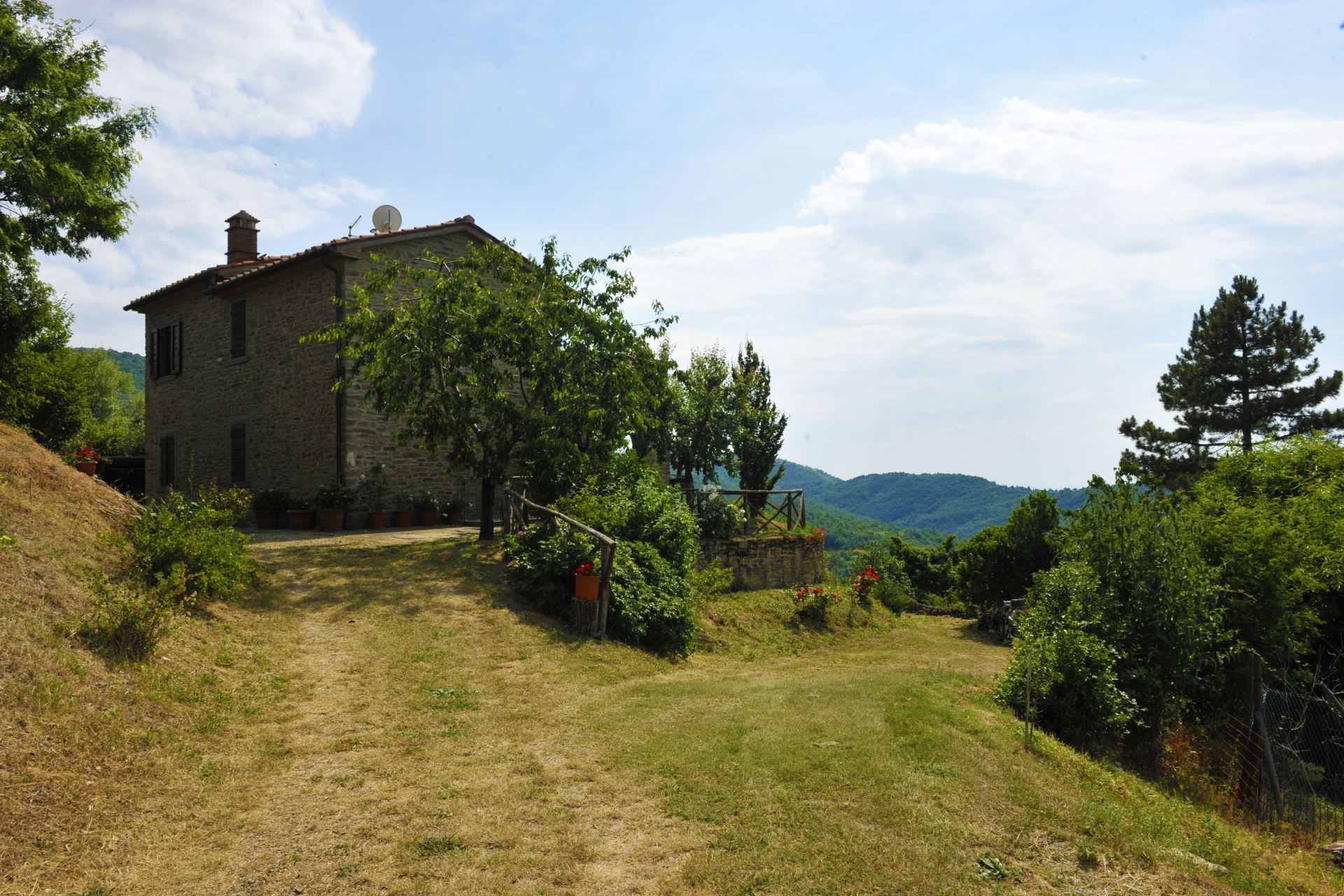 VILLEN MIT POOL CASETTA I CILIEGI CORTONA TOSCANA