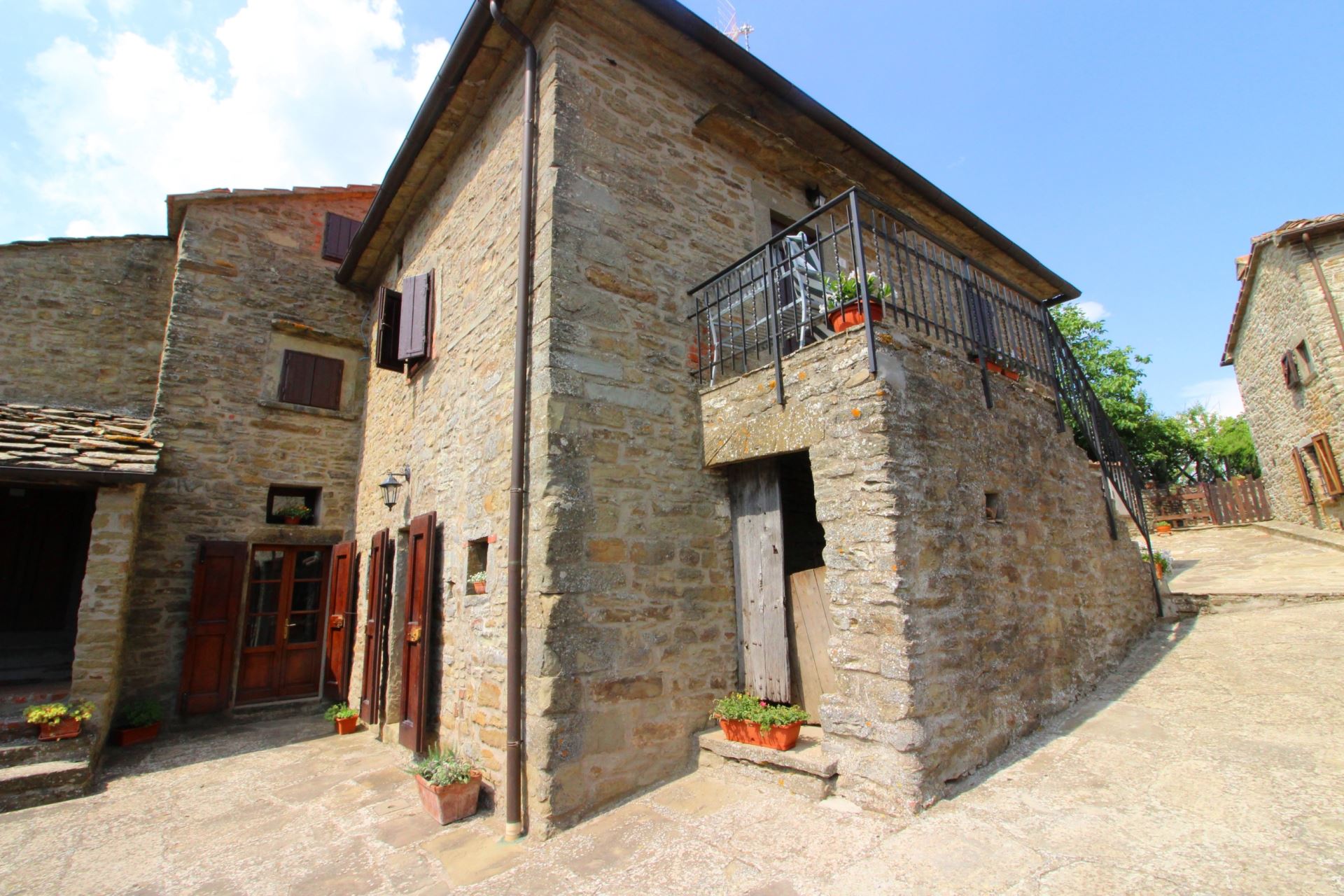 APPARTAMENTI CON PISCINA LA CASA NEL BORGO CORTONA TOSCANA
