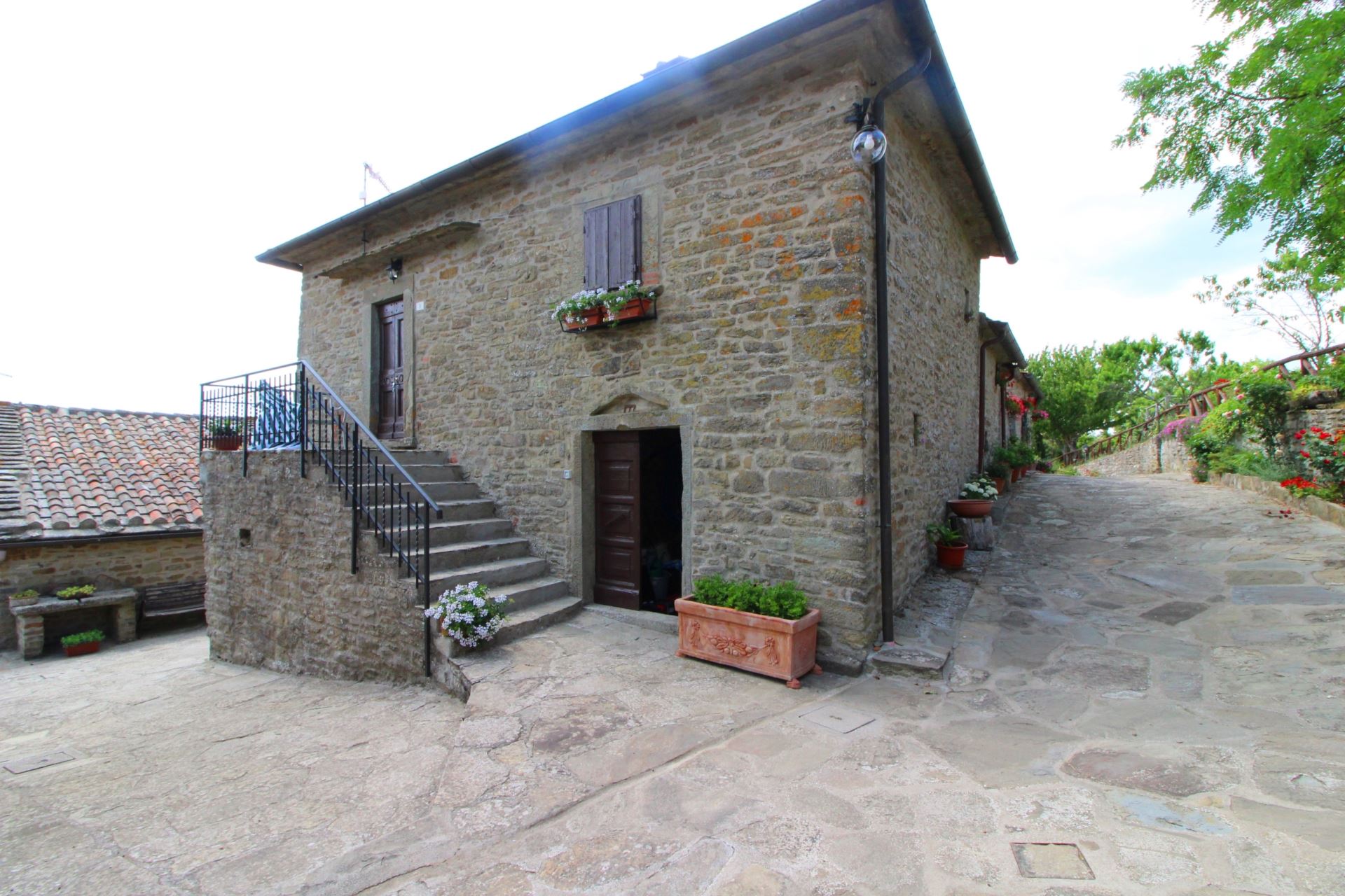 APPARTAMENTI CON PISCINA LA CASA NEL BORGO CORTONA TOSCANA
