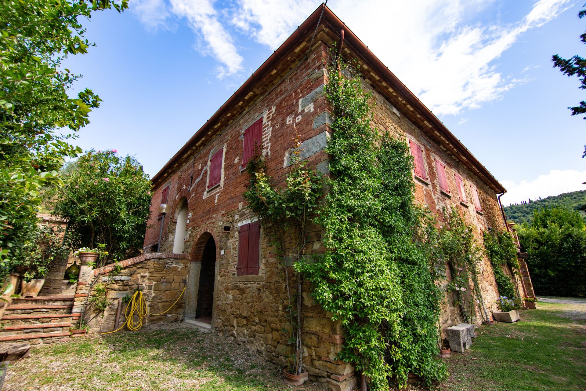 VILLEN MIT POOL CASALE IL TRECENTO CASTIGLION FIORENTINO TOSCANA