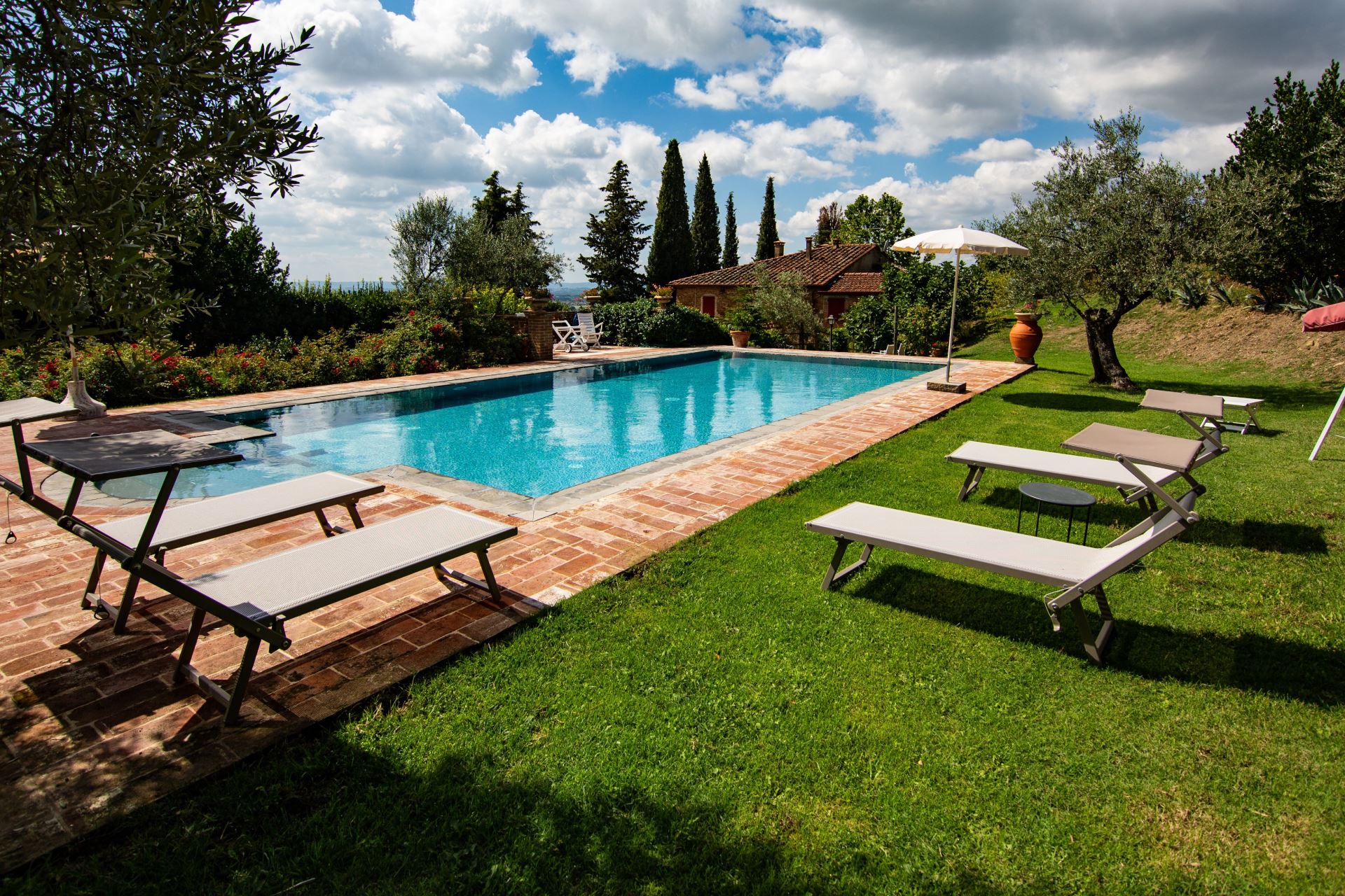 VILLEN MIT POOL CASALE IL TRECENTO CASTIGLION FIORENTINO TOSCANA