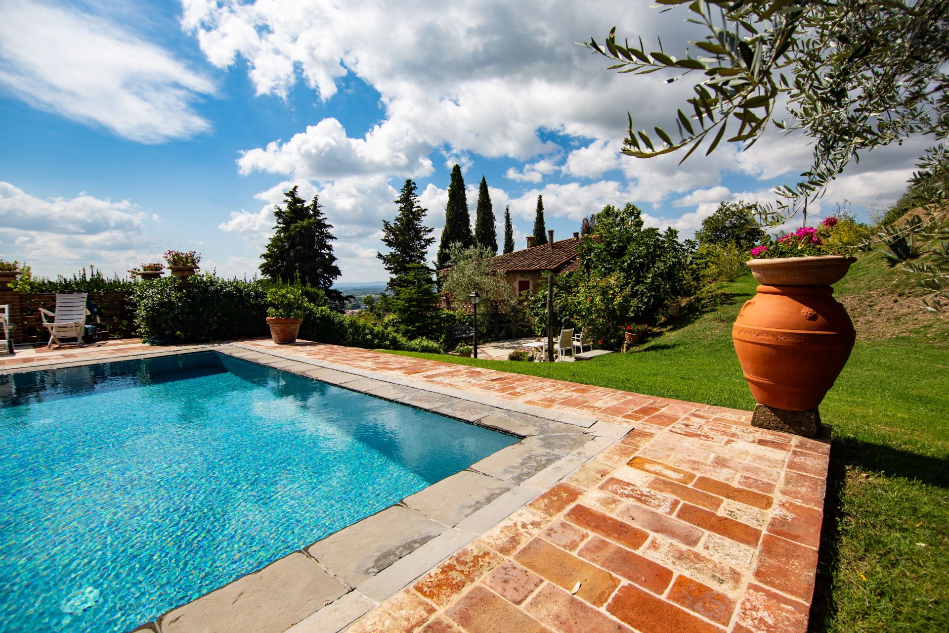 VILLEN MIT POOL CASALE IL TRECENTO CASTIGLION FIORENTINO TOSCANA