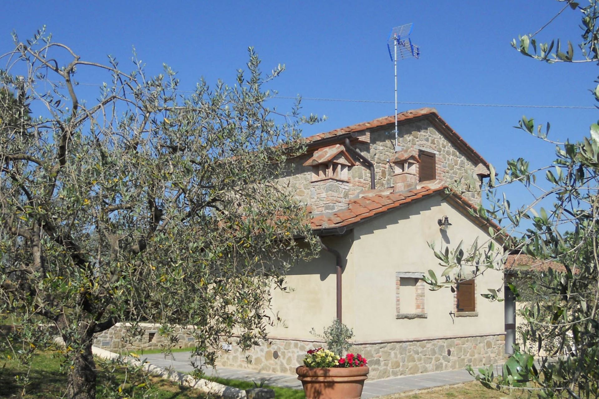 APARTMENTS WITH POOL SELVA DEGLI ULIVI FOIANO DELLA CHIANA TOSCANA