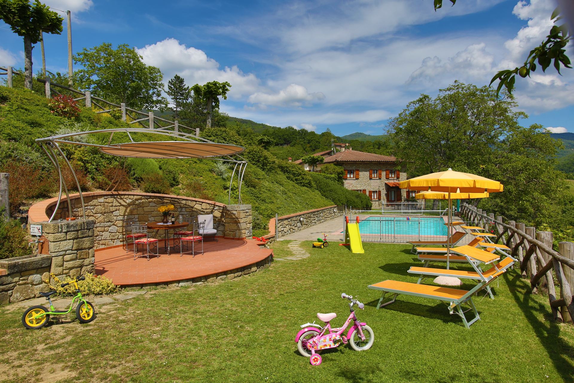 Villa Scatolaia, fenced private pool, perfect for children, sleeps 14