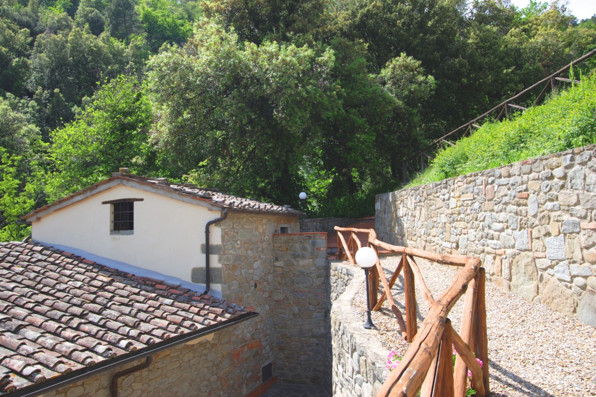 APPARTEMENTS AVEC PISCINE LA CASCATA LORO CIUFFENNA TOSCANA
