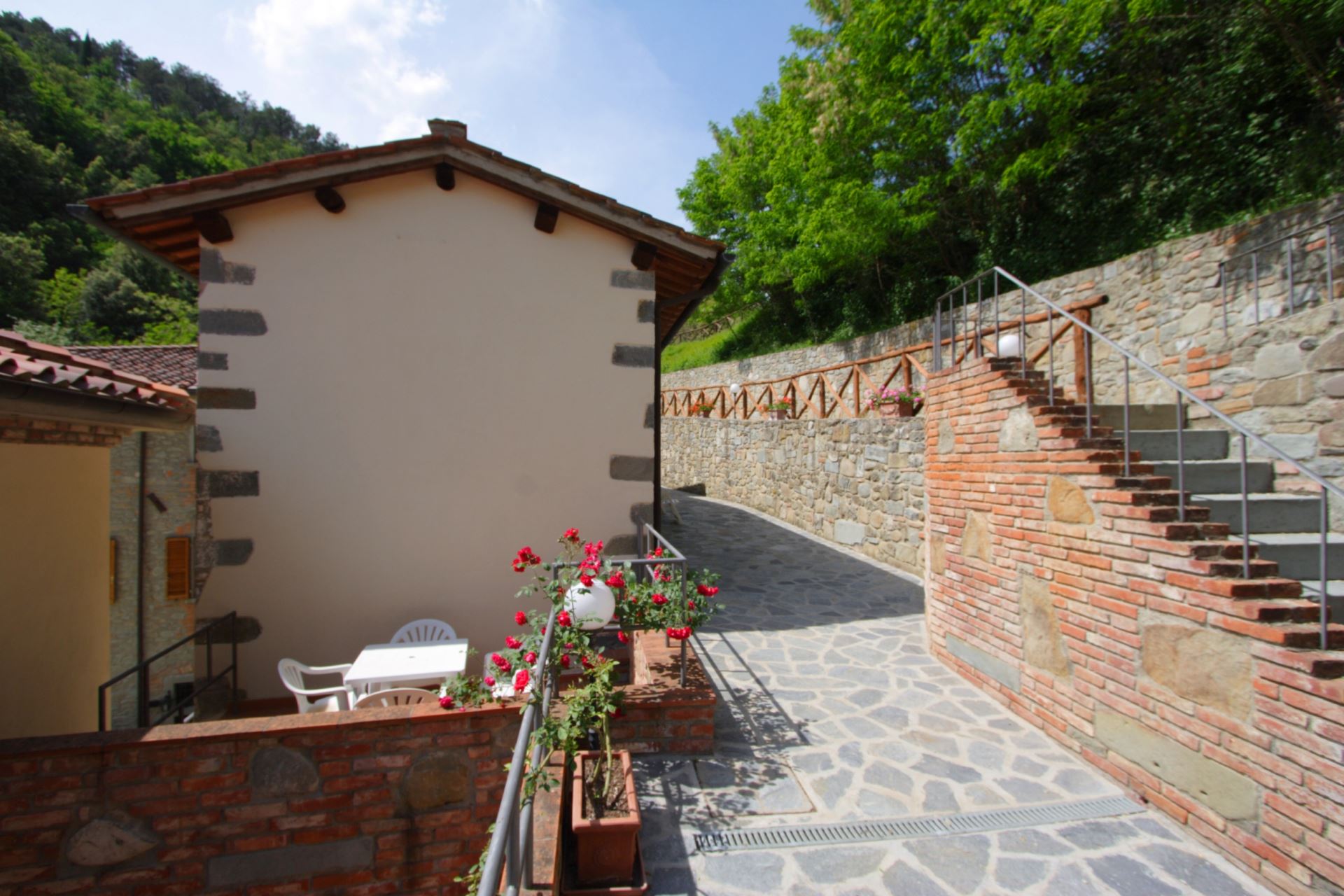 APPARTEMENTS AVEC PISCINE LA CASCATA LORO CIUFFENNA TOSCANA