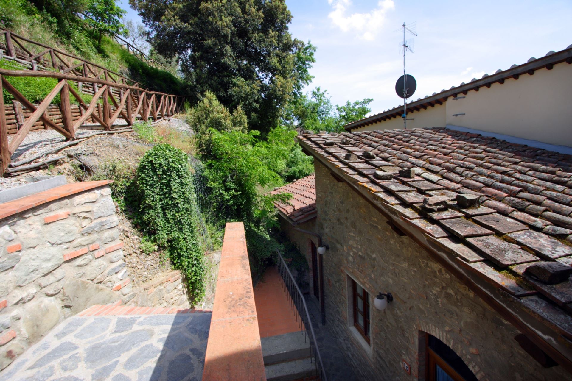 APPARTEMENTS AVEC PISCINE LA CASCATA LORO CIUFFENNA TOSCANA