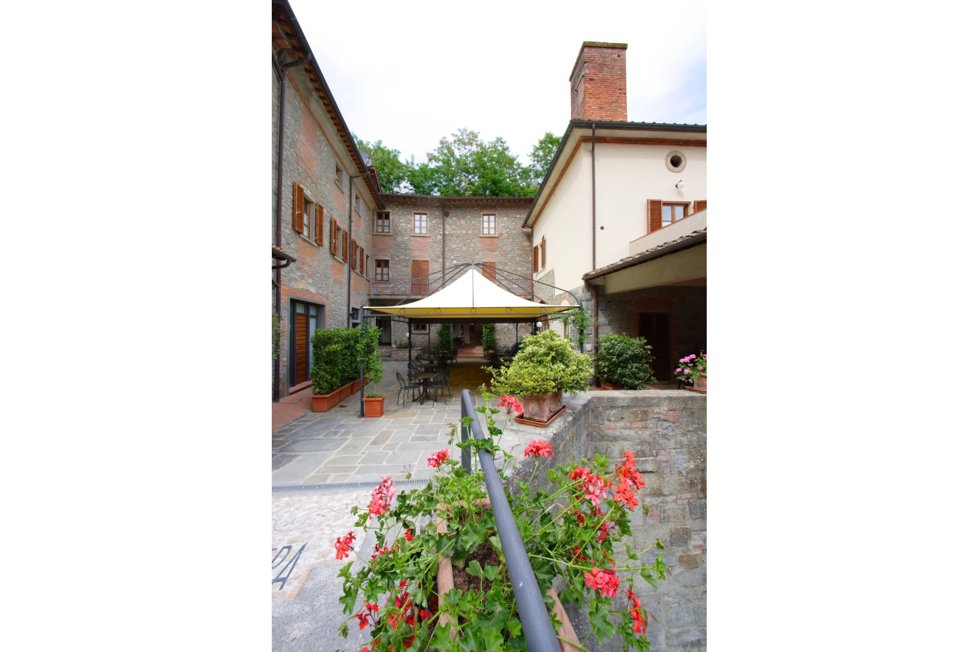 APPARTEMENTS AVEC PISCINE LA CASCATA LORO CIUFFENNA TOSCANA