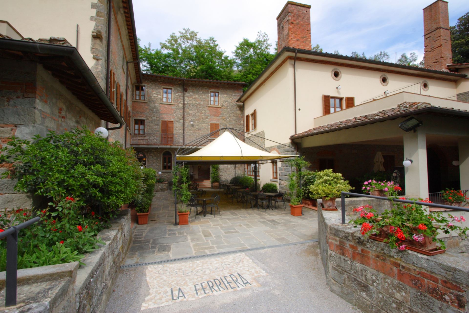 APPARTEMENTS AVEC PISCINE LA CASCATA LORO CIUFFENNA TOSCANA