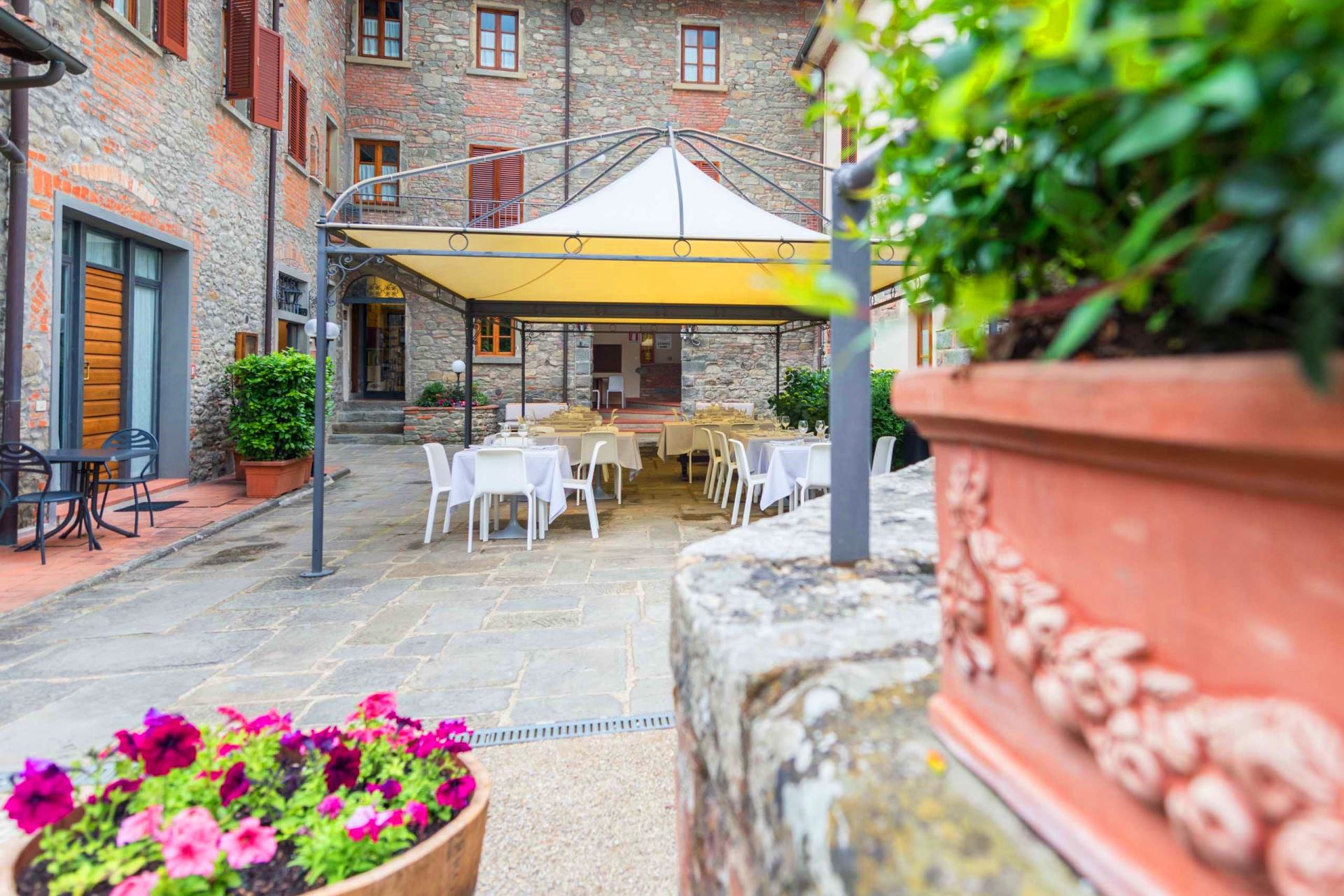 APPARTEMENTS AVEC PISCINE LA CASCATA LORO CIUFFENNA TOSCANA