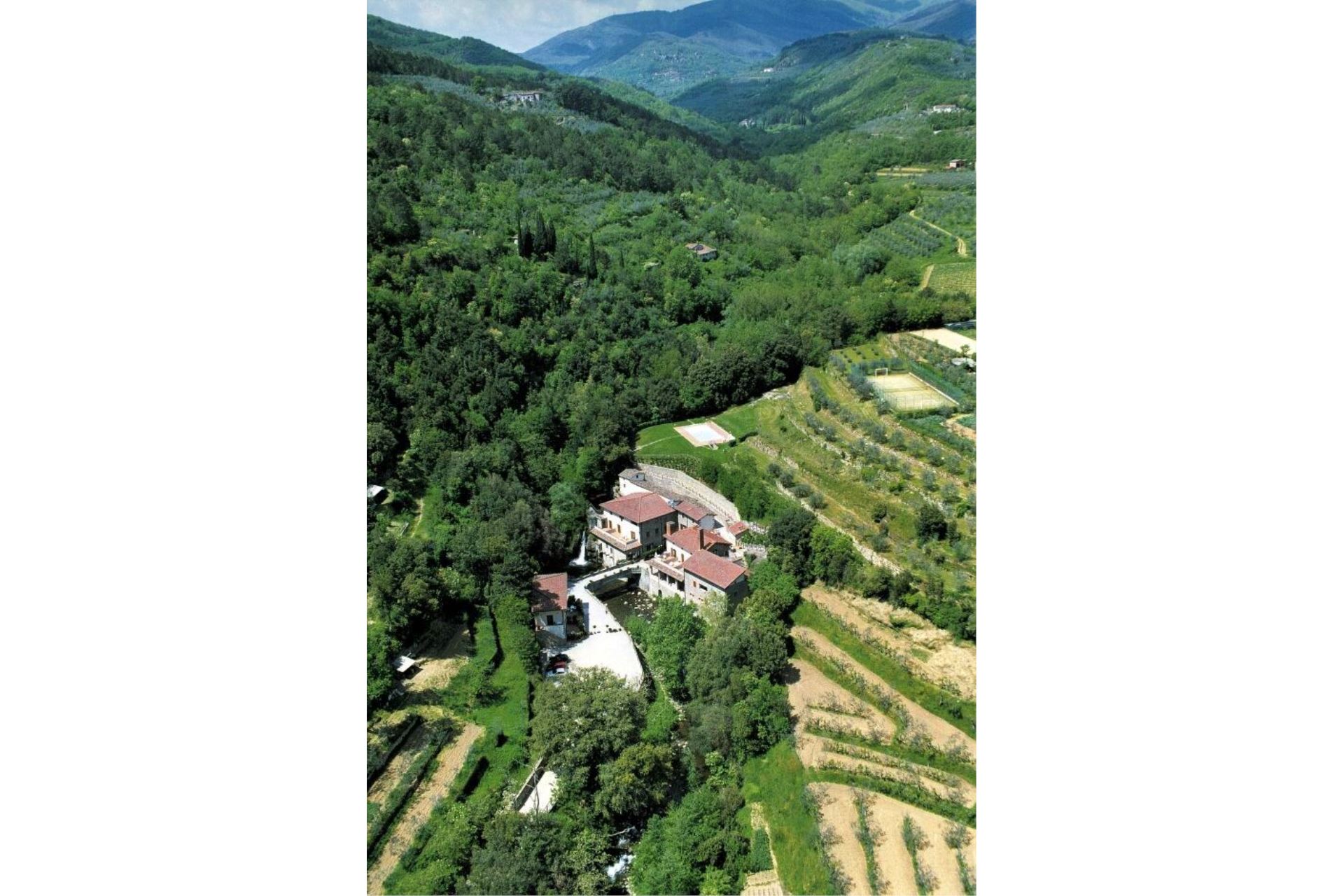 APPARTEMENTS AVEC PISCINE LA CASCATA LORO CIUFFENNA TOSCANA