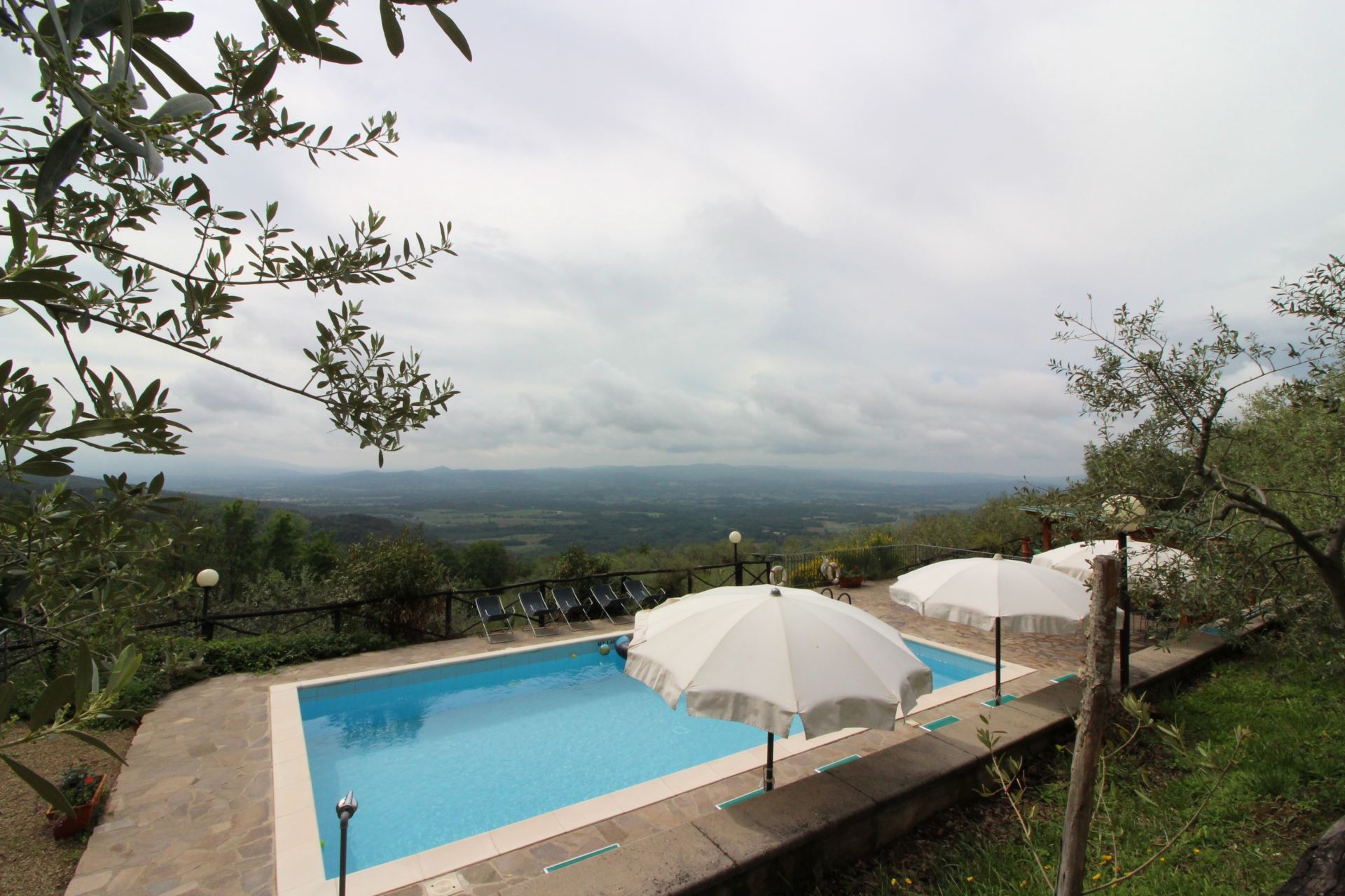 VILLAS AVEC PISCINE CA DI VESTRO 6 LORO CIUFFENNA TOSCANA