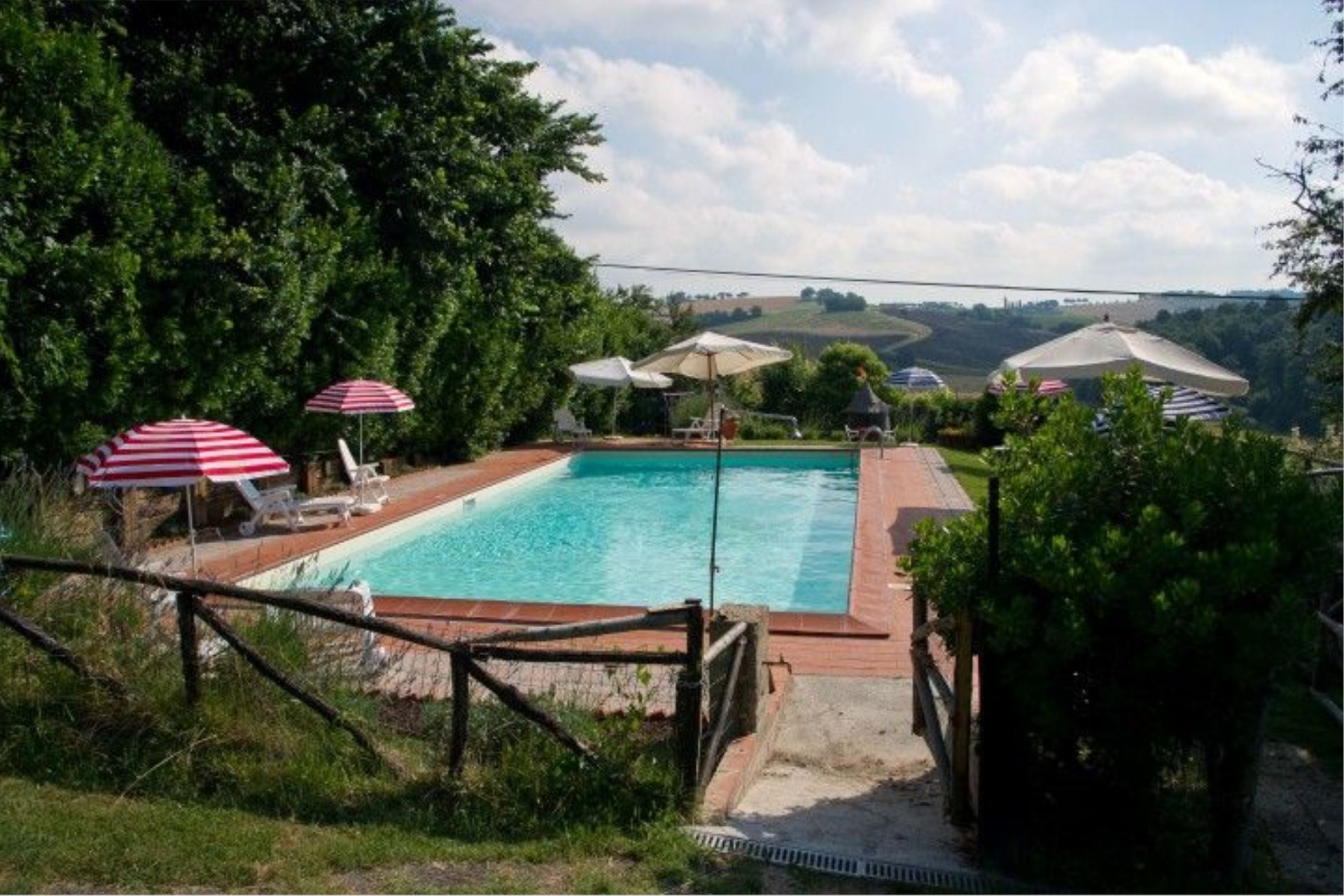 VILLE CON PISCINA IL COLLE SUL LAGO CASTIGLIONE DEL LAGO UMBRIA