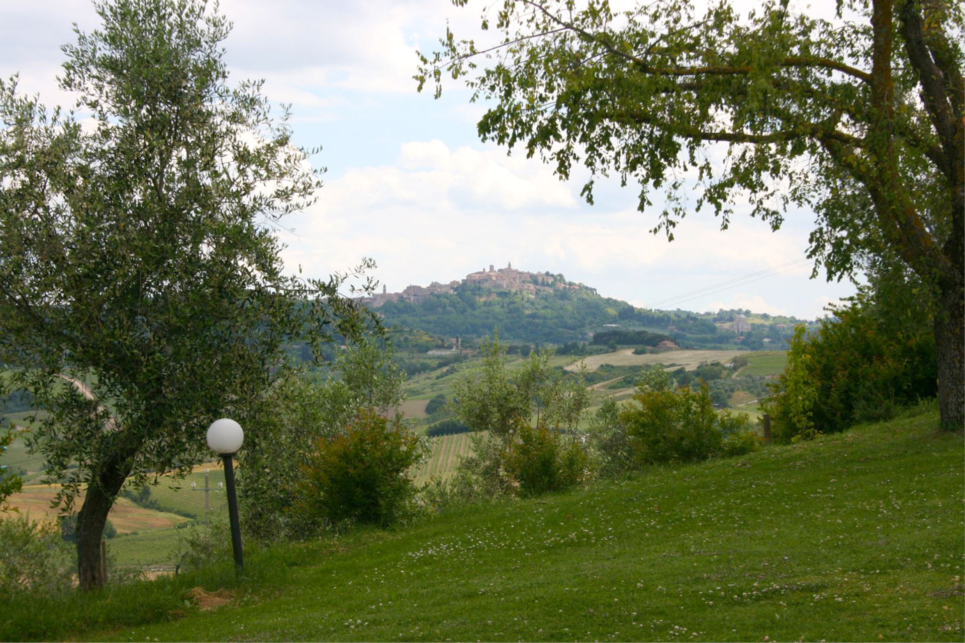 VILLAS WITH POOL IL POGGIARONE MONTEPULCIANO TOSCANA