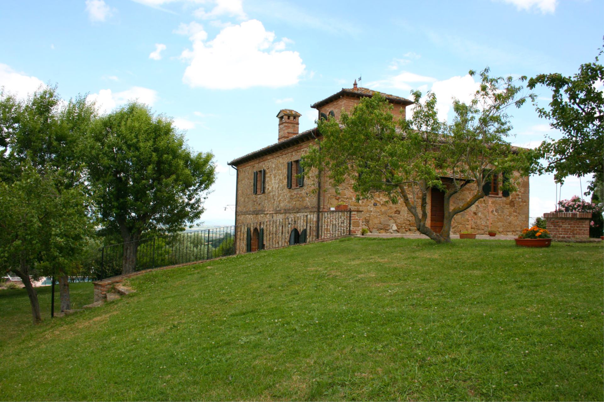 VILLAS WITH POOL IL POGGIARONE MONTEPULCIANO TOSCANA