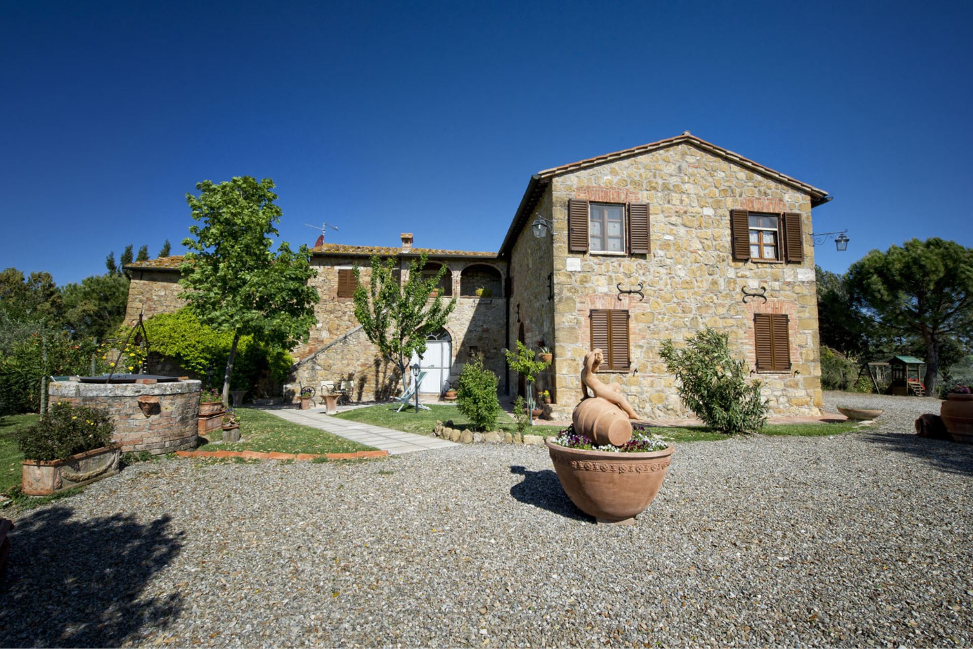 APARTMENTS WITH POOL IL LAGHETTO SAN QUIRICO D'ORCIA TOSCANA
