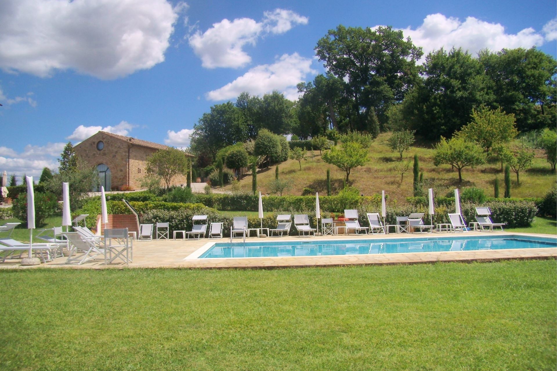 WOHNUNGEN MIT POOL FILOSTRATO GAMBASSI TERME TOSCANA
