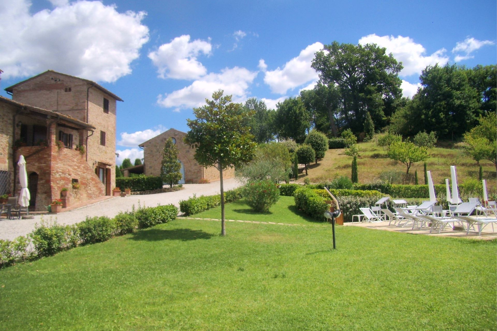 WOHNUNGEN MIT POOL FILOSTRATO GAMBASSI TERME TOSCANA