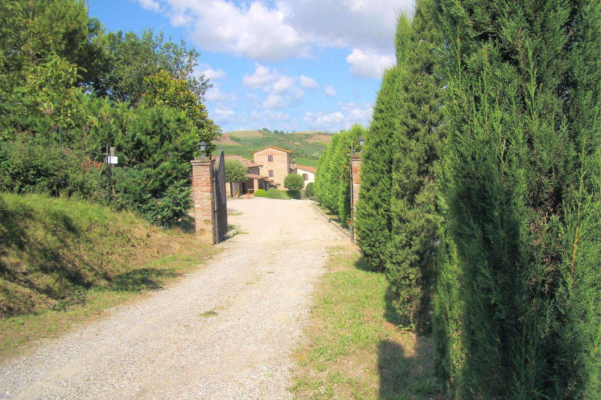 WOHNUNGEN MIT POOL FILOSTRATO GAMBASSI TERME TOSCANA