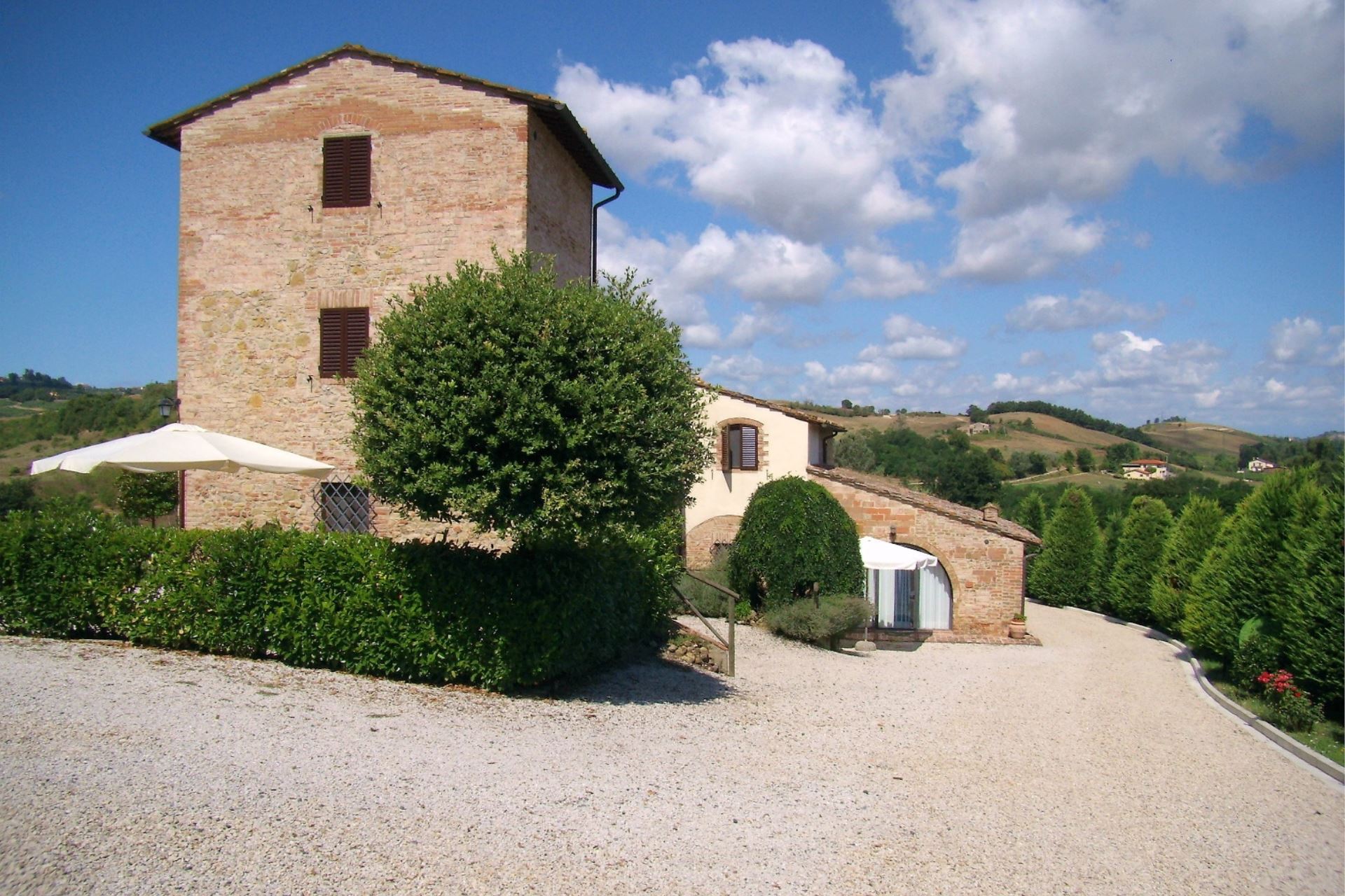 APARTMENTS WITH POOL DECAMERONE GAMBASSI TERME TOSCANA