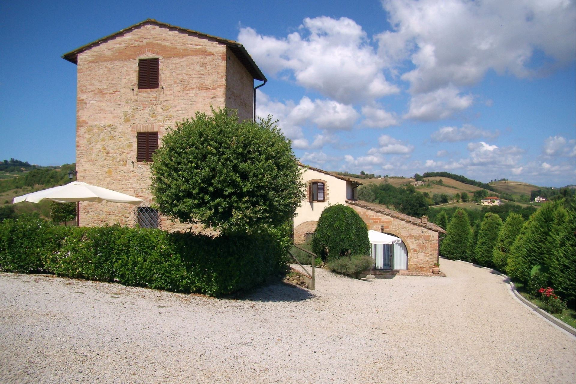 WOHNUNGEN MIT POOL FILOSTRATO GAMBASSI TERME TOSCANA