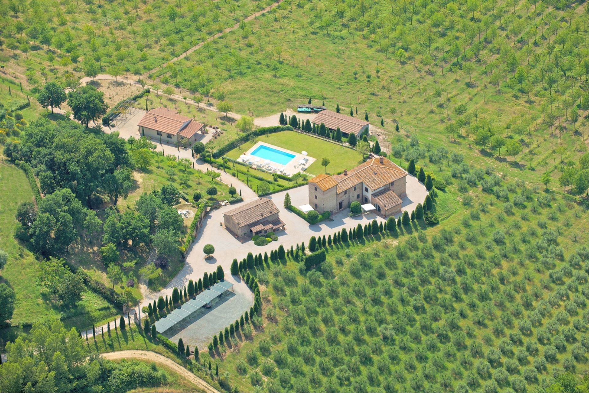 WOHNUNGEN MIT POOL FILOSTRATO GAMBASSI TERME TOSCANA