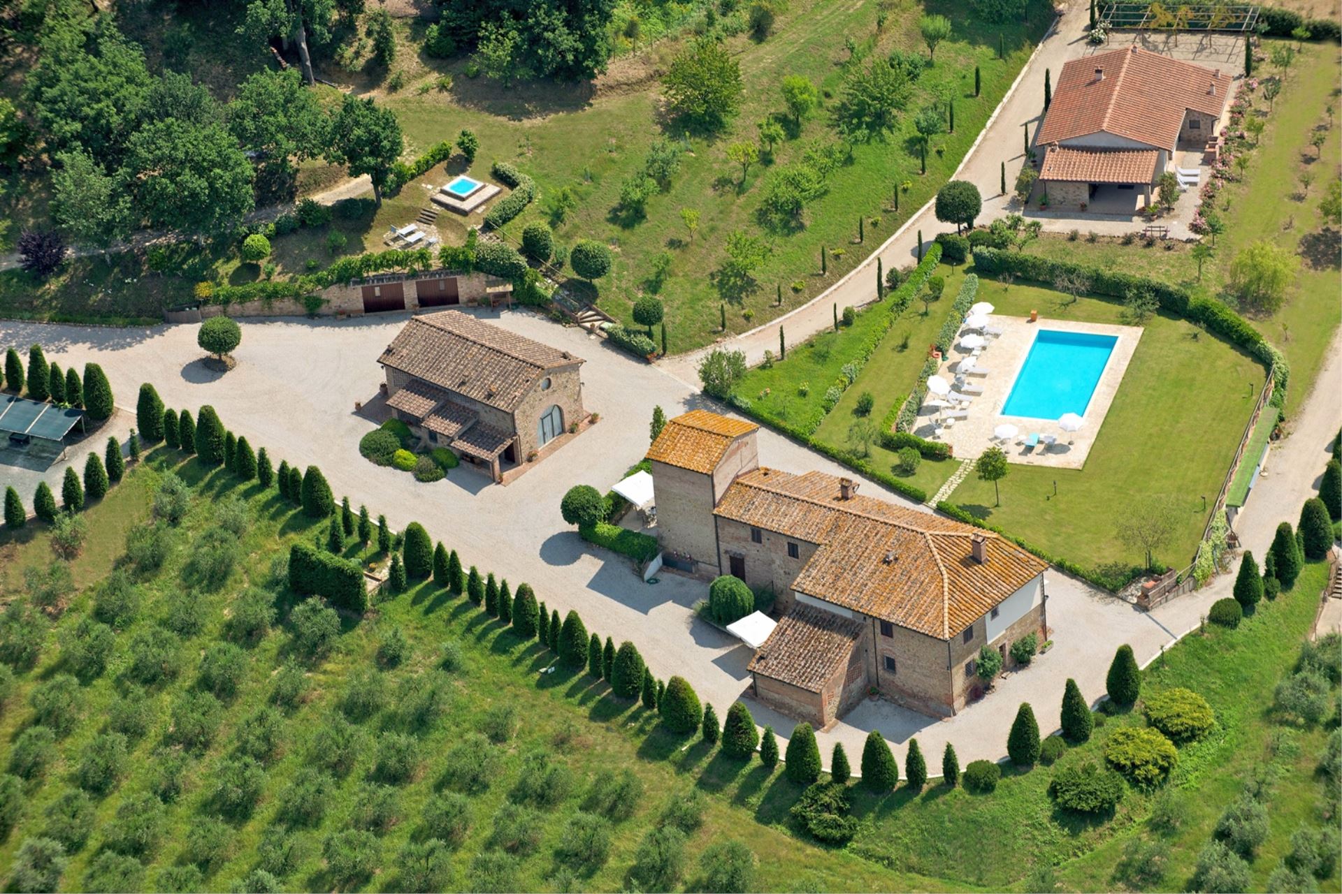 WOHNUNGEN MIT POOL FILOSTRATO GAMBASSI TERME TOSCANA
