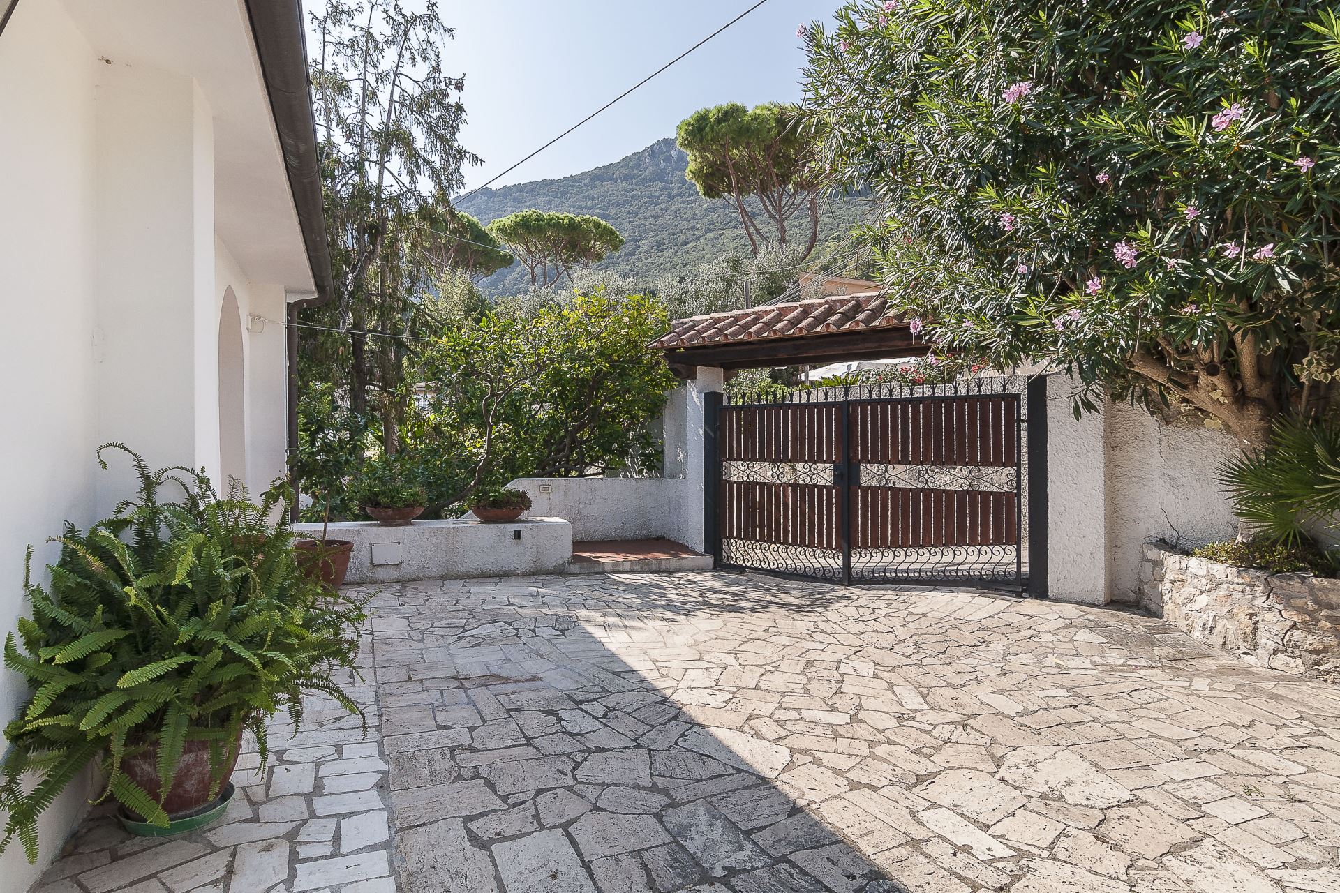 HOUSES ON THE COAST LA BOUGANVILLE SAN FELICE CIRCEO LAZIO