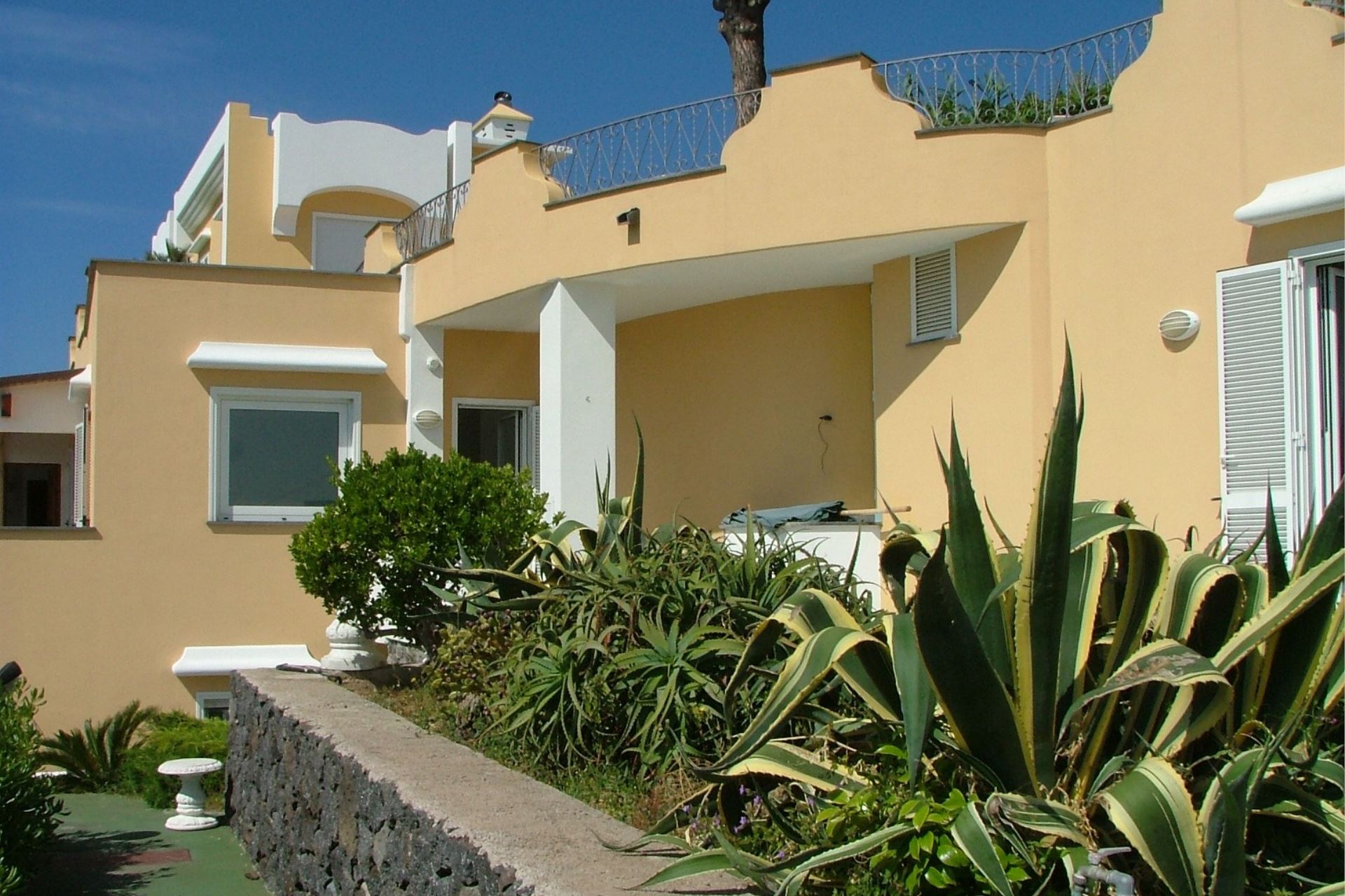 APARTMENTS WITH POOL MARONTI BARANO D'ISCHIA CAMPANIA