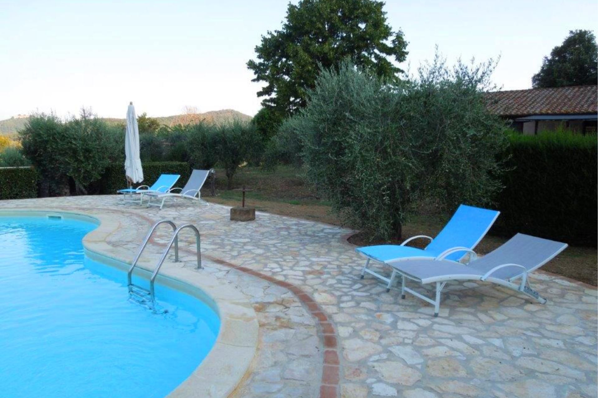 VILLAS WITH POOL CASALE SOLE E LUNA PANICALE UMBRIA