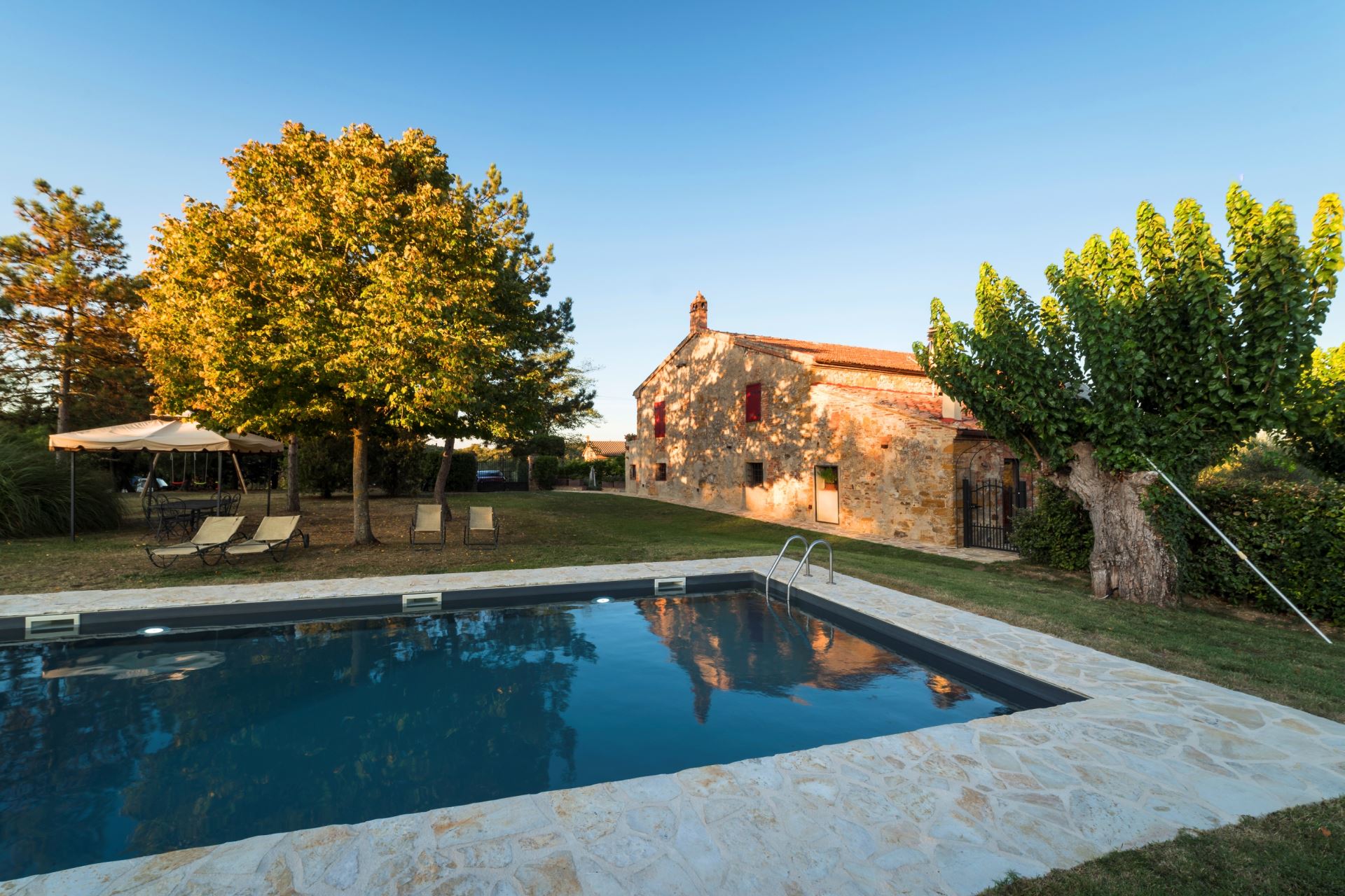 VILLAS WITH POOL CASALE BIGERNA TREQUANDA TOSCANA