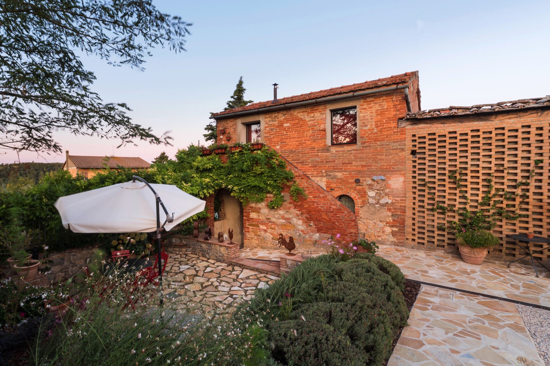 VILLAS WITH POOL CASALE BIGERNA TREQUANDA TOSCANA