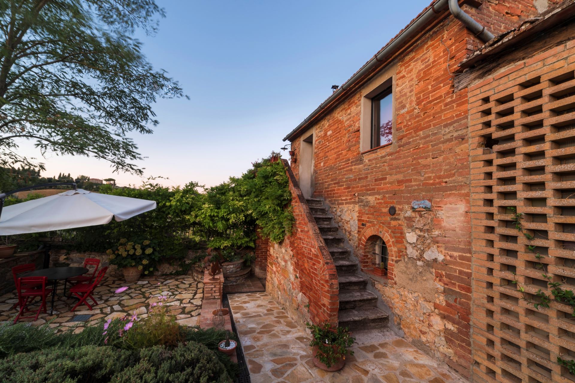 VILLAS WITH POOL CASALE BIGERNA TREQUANDA TOSCANA