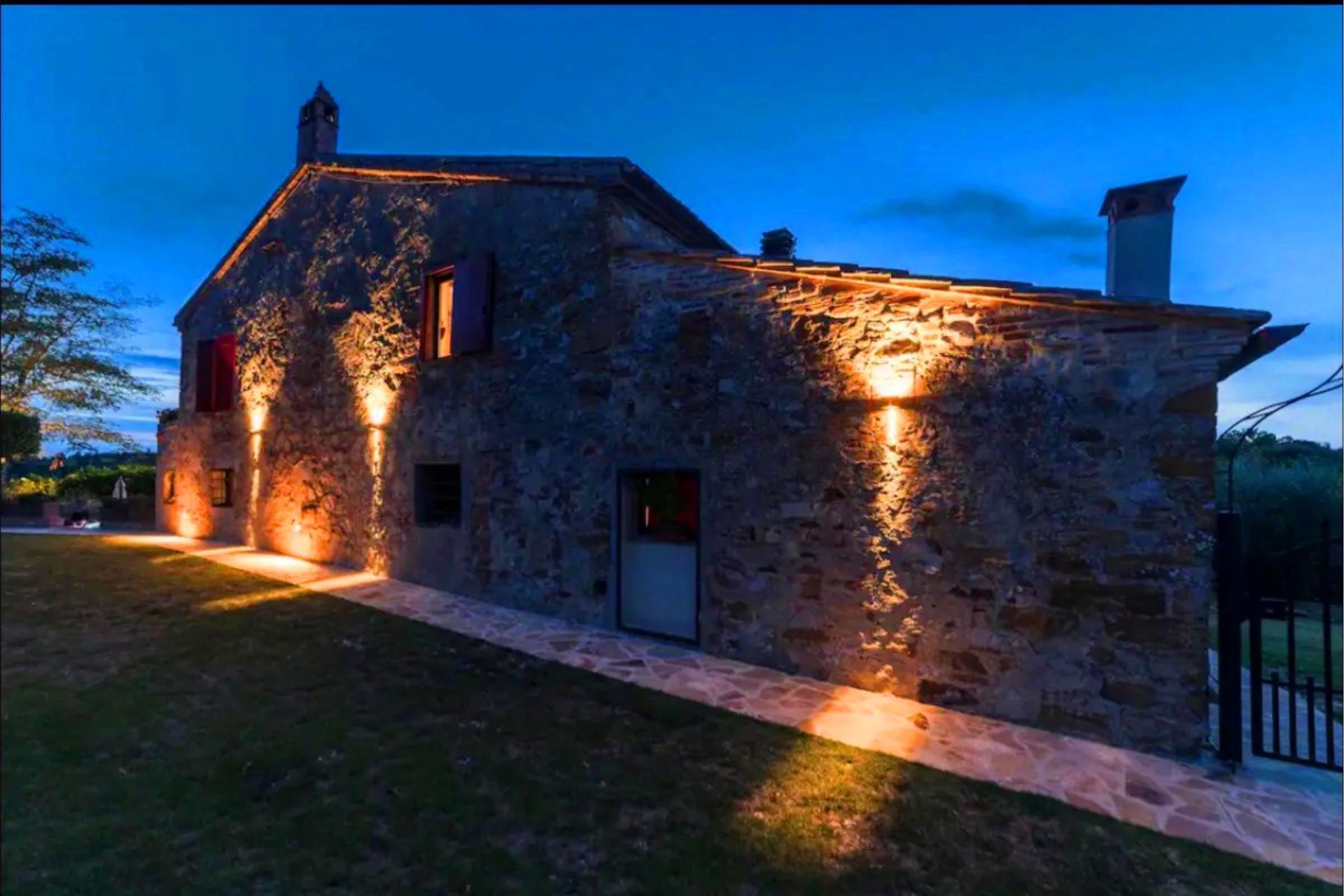 VILLAS WITH POOL CASALE BIGERNA TREQUANDA TOSCANA