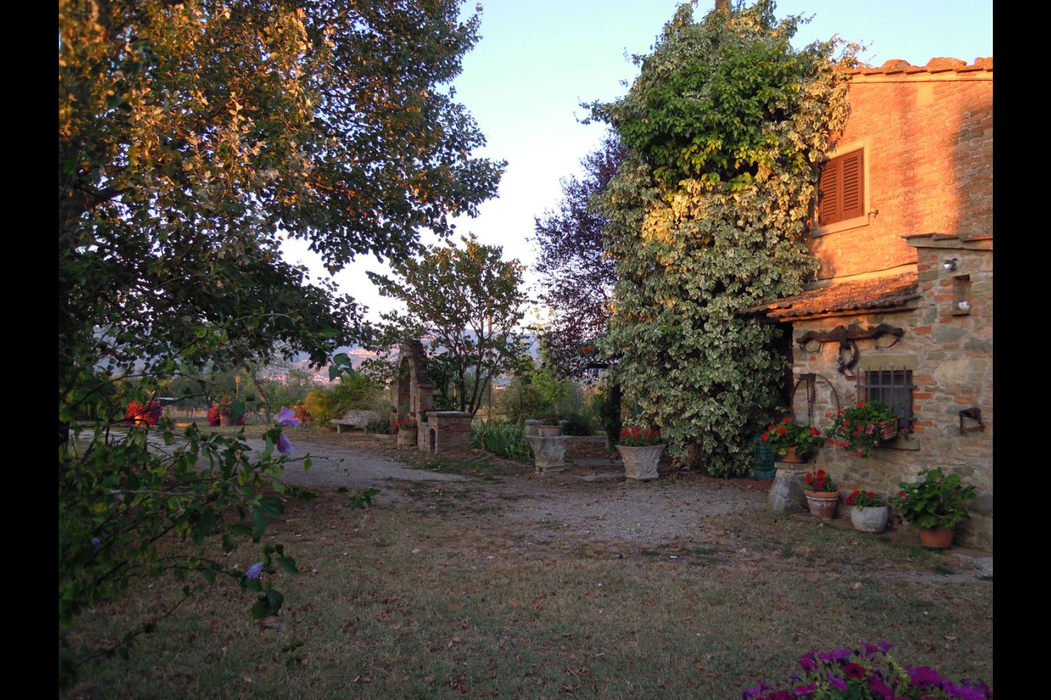 APPARTAMENTI CON PISCINA LA GABOLA CORTONA TOSCANA