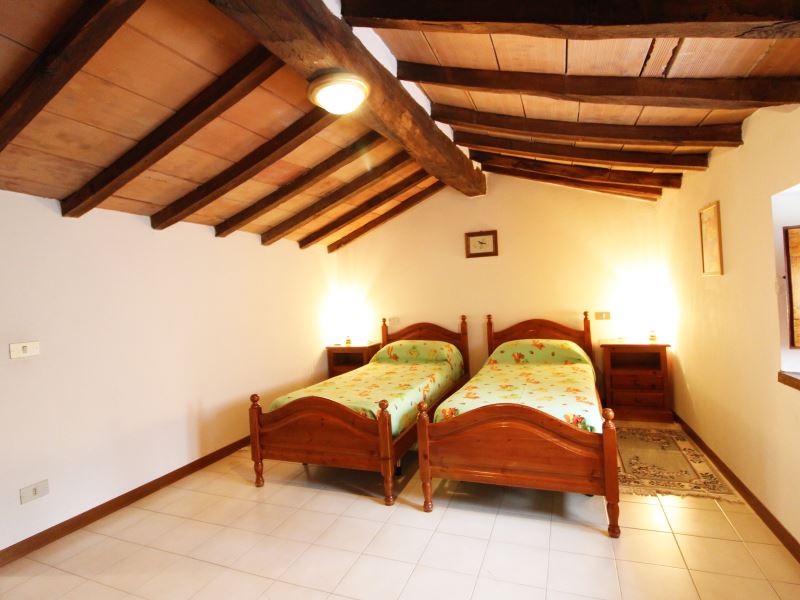 VILLEN MIT POOL CASALE AIOLA CORTONA TOSCANA