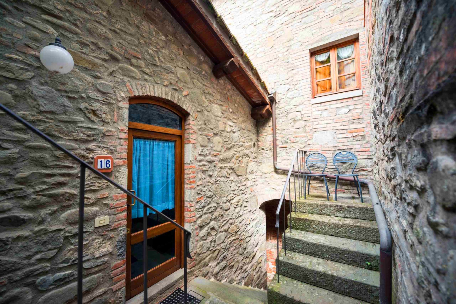 APPARTEMENTS AVEC PISCINE LA CASCATA LORO CIUFFENNA TOSCANA
