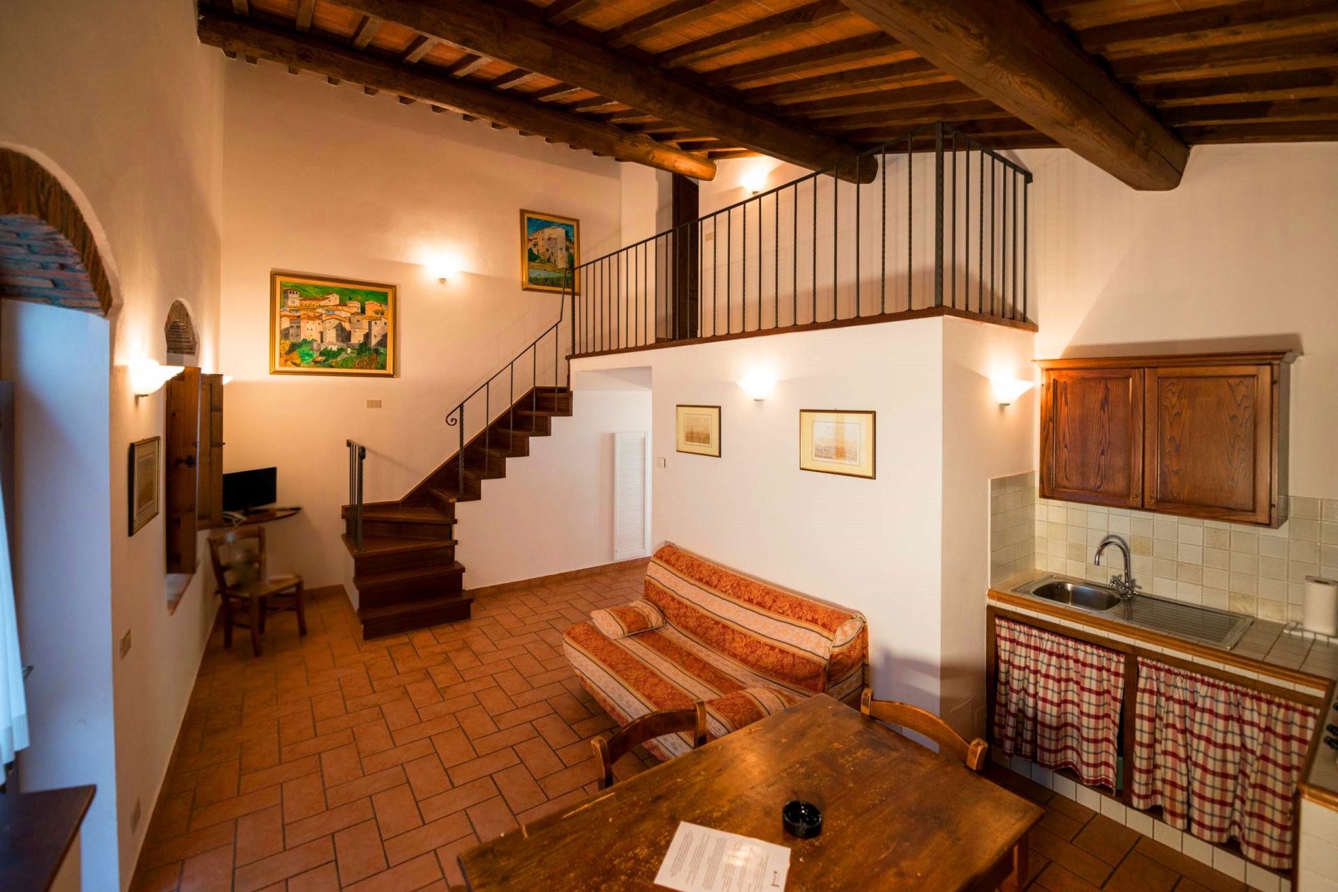 APPARTEMENTS AVEC PISCINE LA CASCATA LORO CIUFFENNA TOSCANA