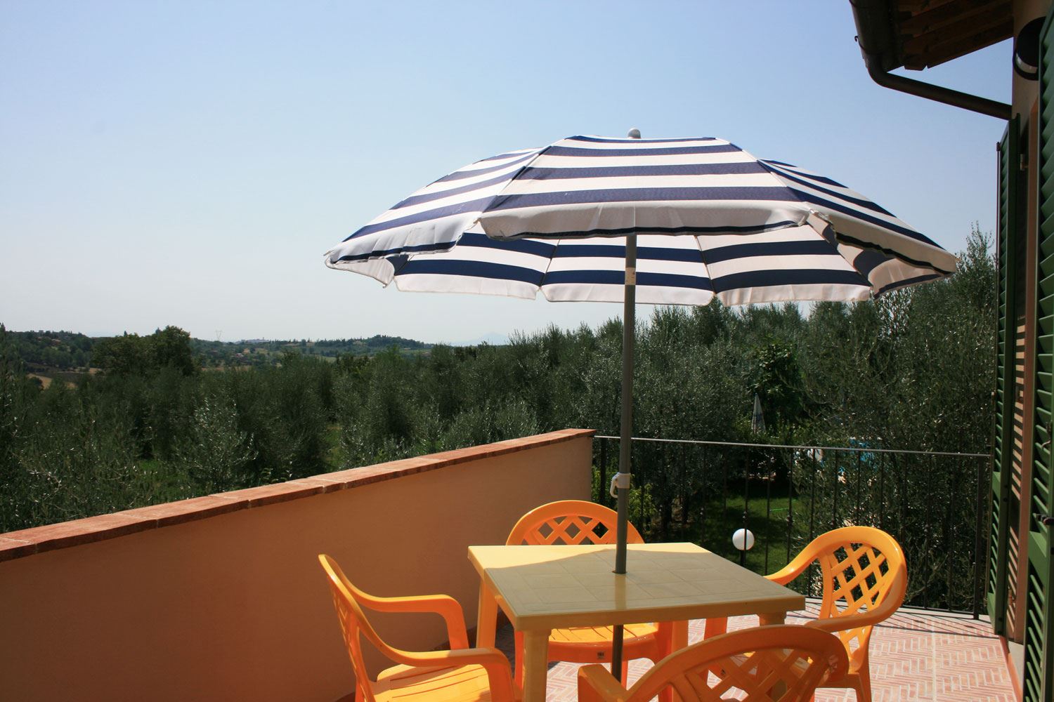 APPARTAMENTI CON PISCINA IL PANORAMA MARCIANO DELLA CHIANA TOSCANA