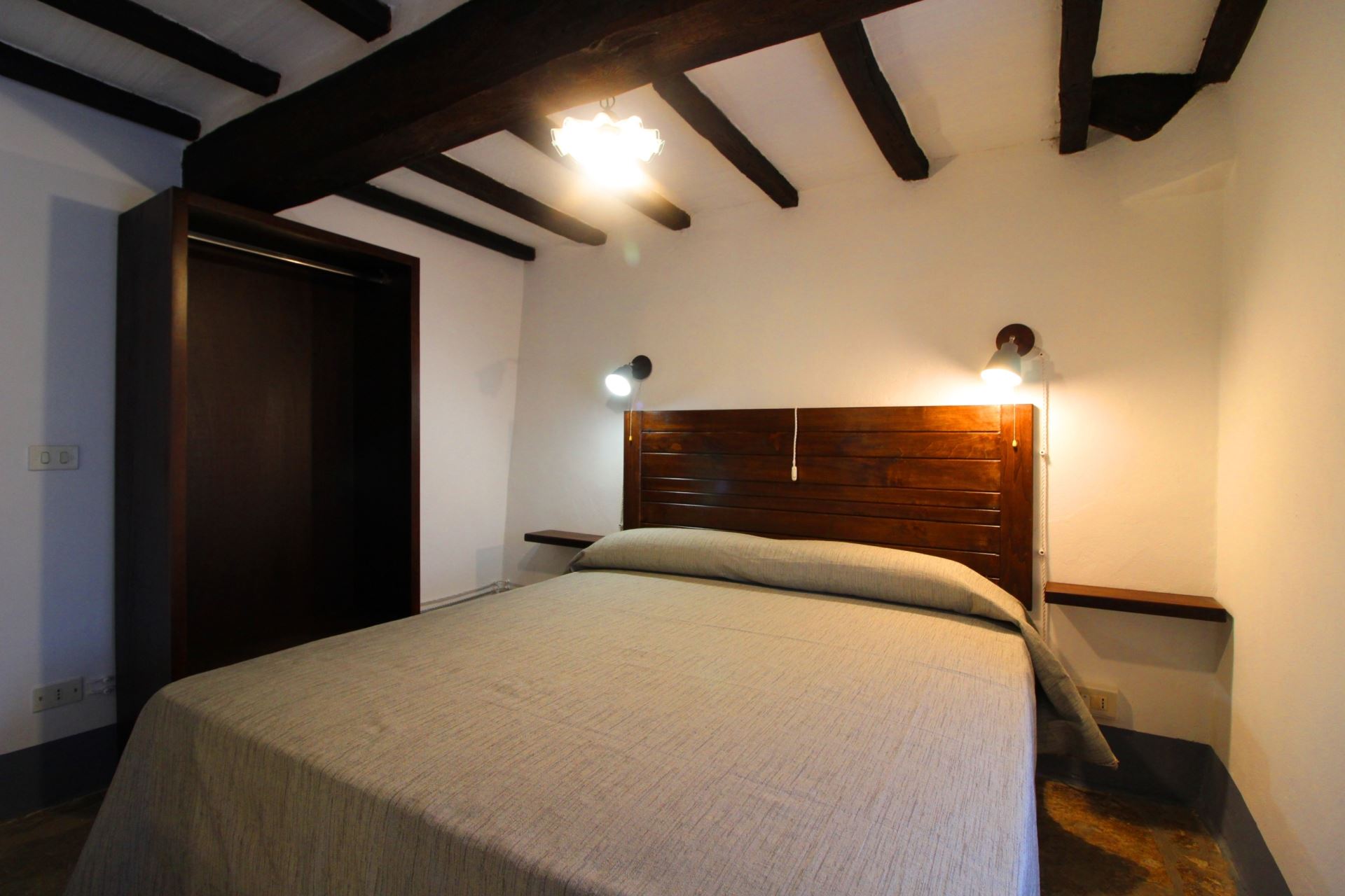 APPARTAMENTI CON PISCINA LA CASA NEL BORGO CORTONA TOSCANA